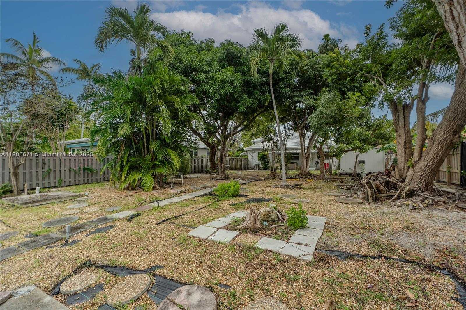 Small Image of 7830 HAWTHORNE AVE, Miami Beach Number 9