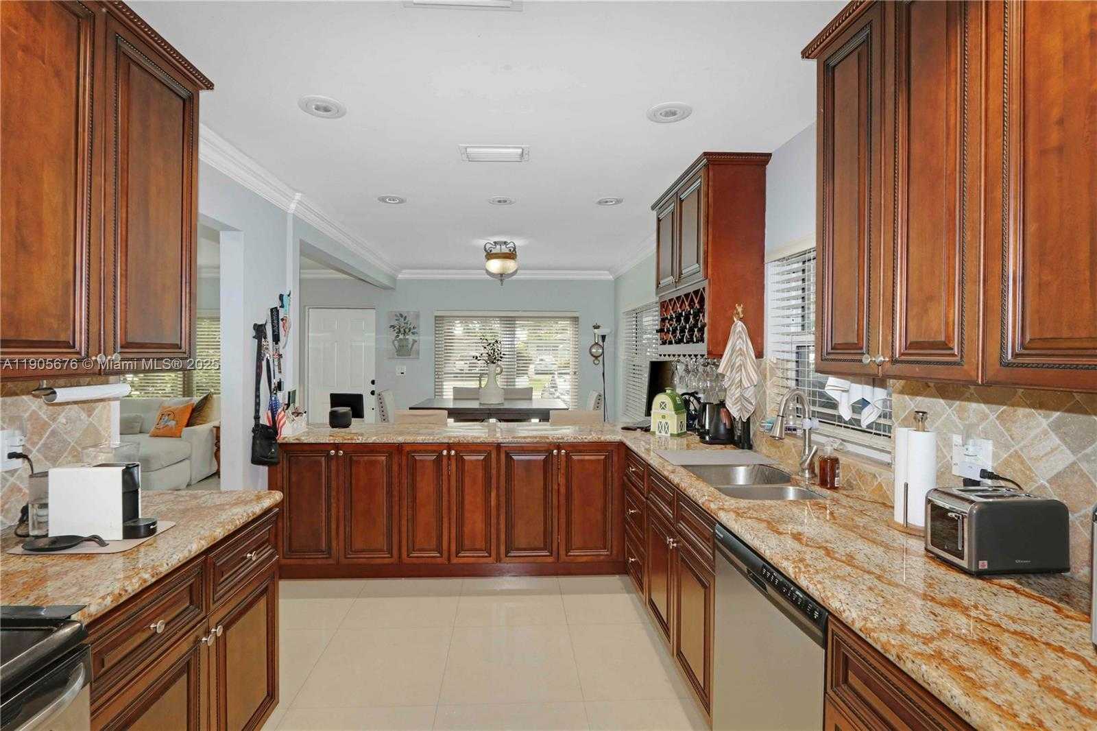 Small Image of 1441 GRANT ST, Hollywood Number 13