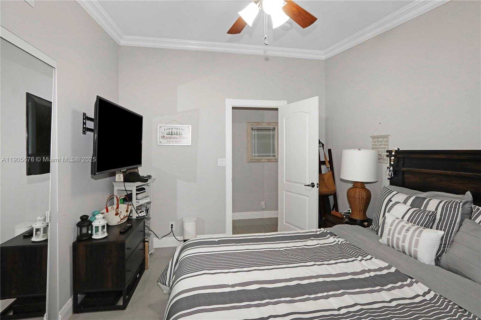 Small Image of 1441 GRANT ST, Hollywood Number 14