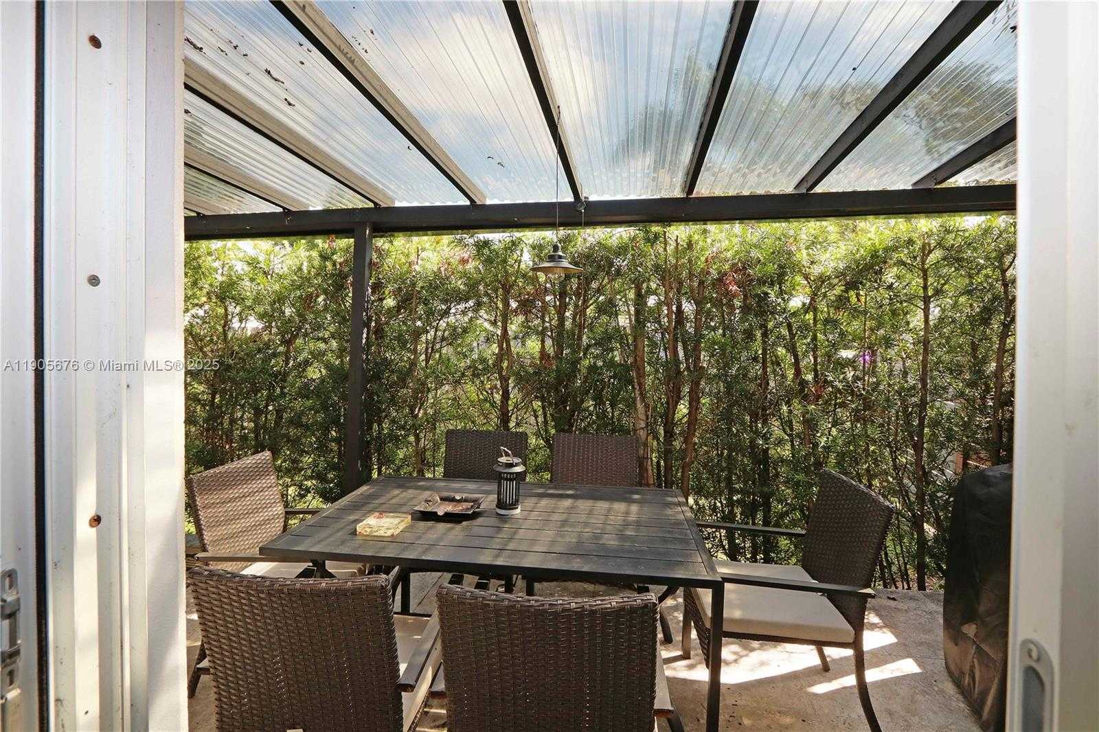 Small Image of 1441 GRANT ST, Hollywood Number 20