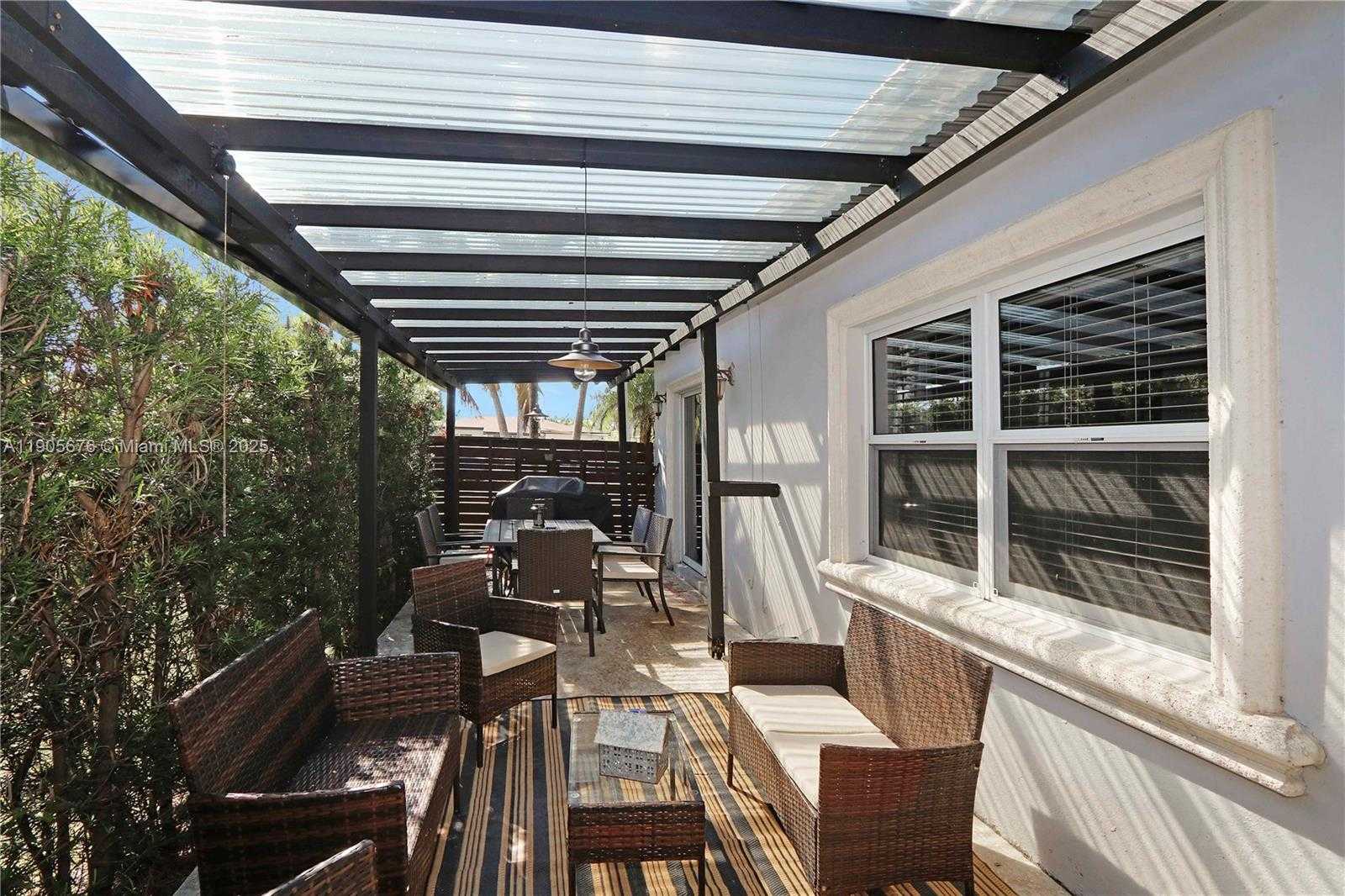 Small Image of 1441 GRANT ST, Hollywood Number 21