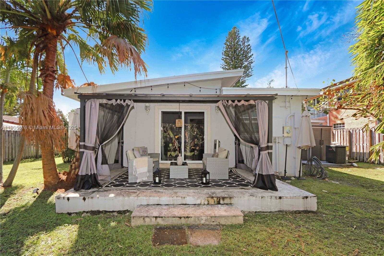 Small Image of 1441 GRANT ST, Hollywood Number 22