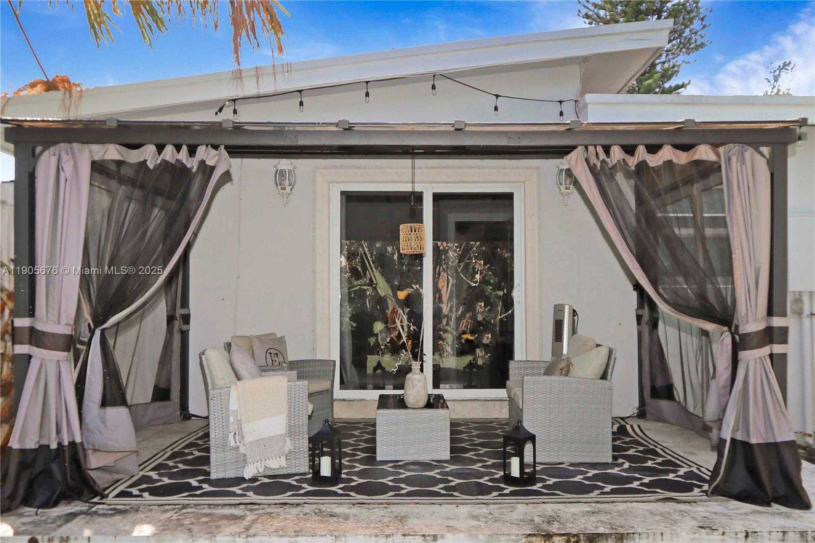 Small Image of 1441 GRANT ST, Hollywood Number 23