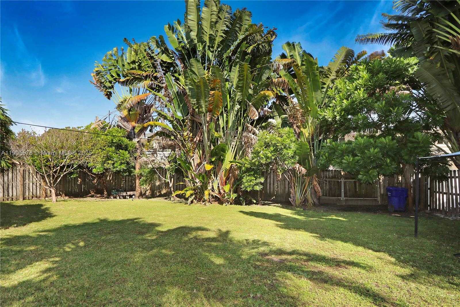 Small Image of 1441 GRANT ST, Hollywood Number 26