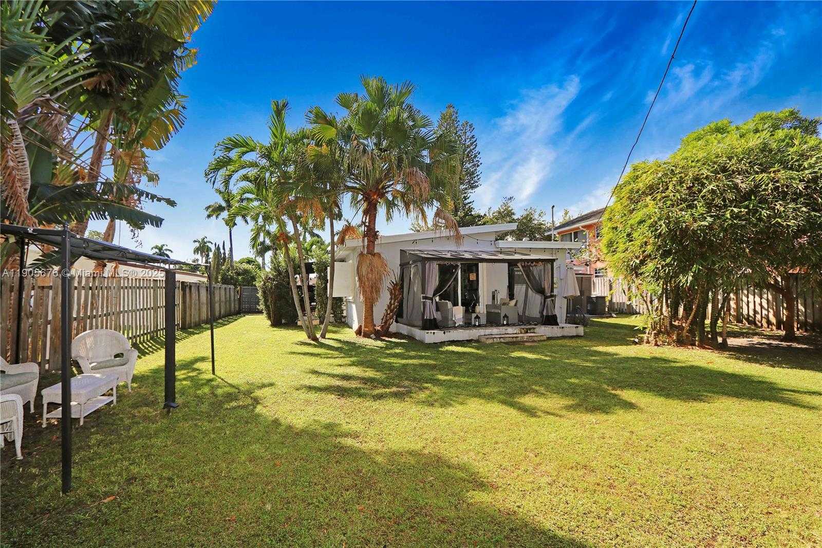 Small Image of 1441 GRANT ST, Hollywood Number 27