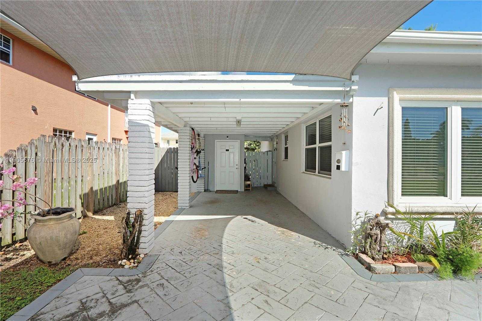 Small Image of 1441 GRANT ST, Hollywood Number 3