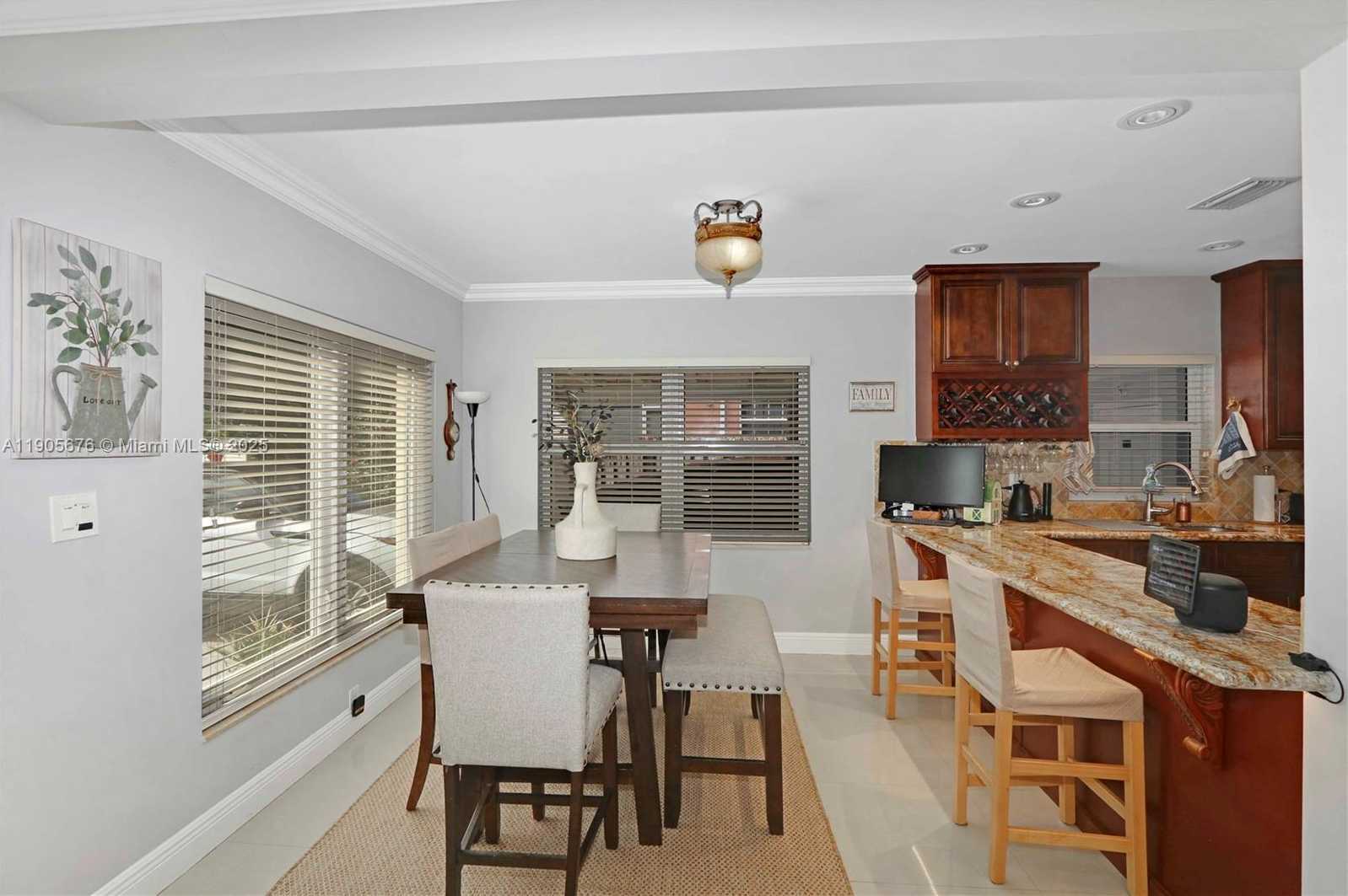 Small Image of 1441 GRANT ST, Hollywood Number 7