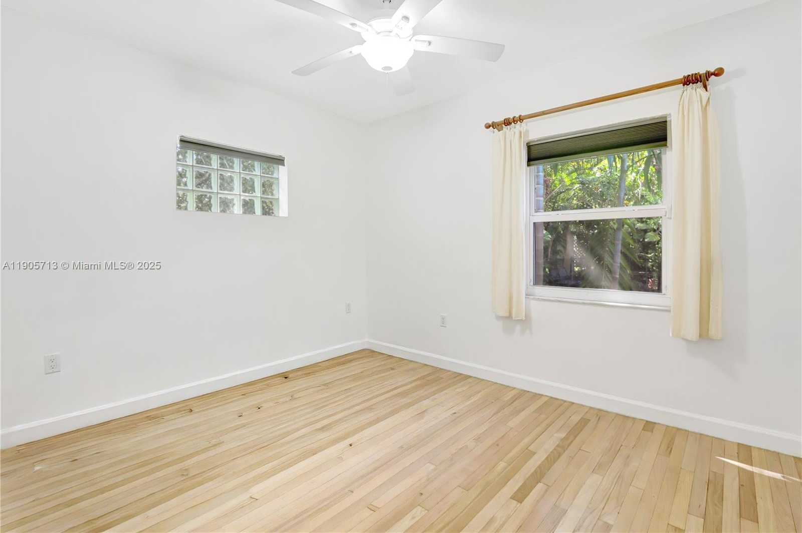 Small Image of 912 WALLACE ST, Coral Gables Number 10