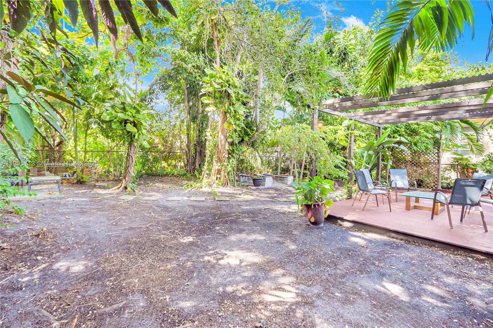 Small Image of 912 WALLACE ST, Coral Gables Number 11