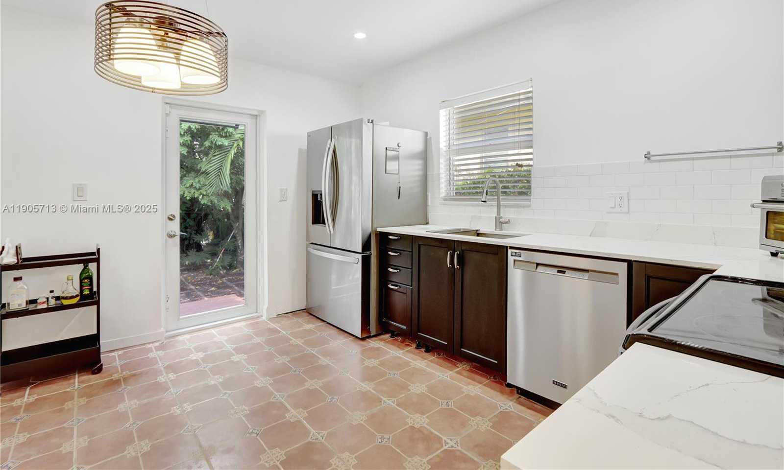 Small Image of 912 WALLACE ST, Coral Gables Number 6