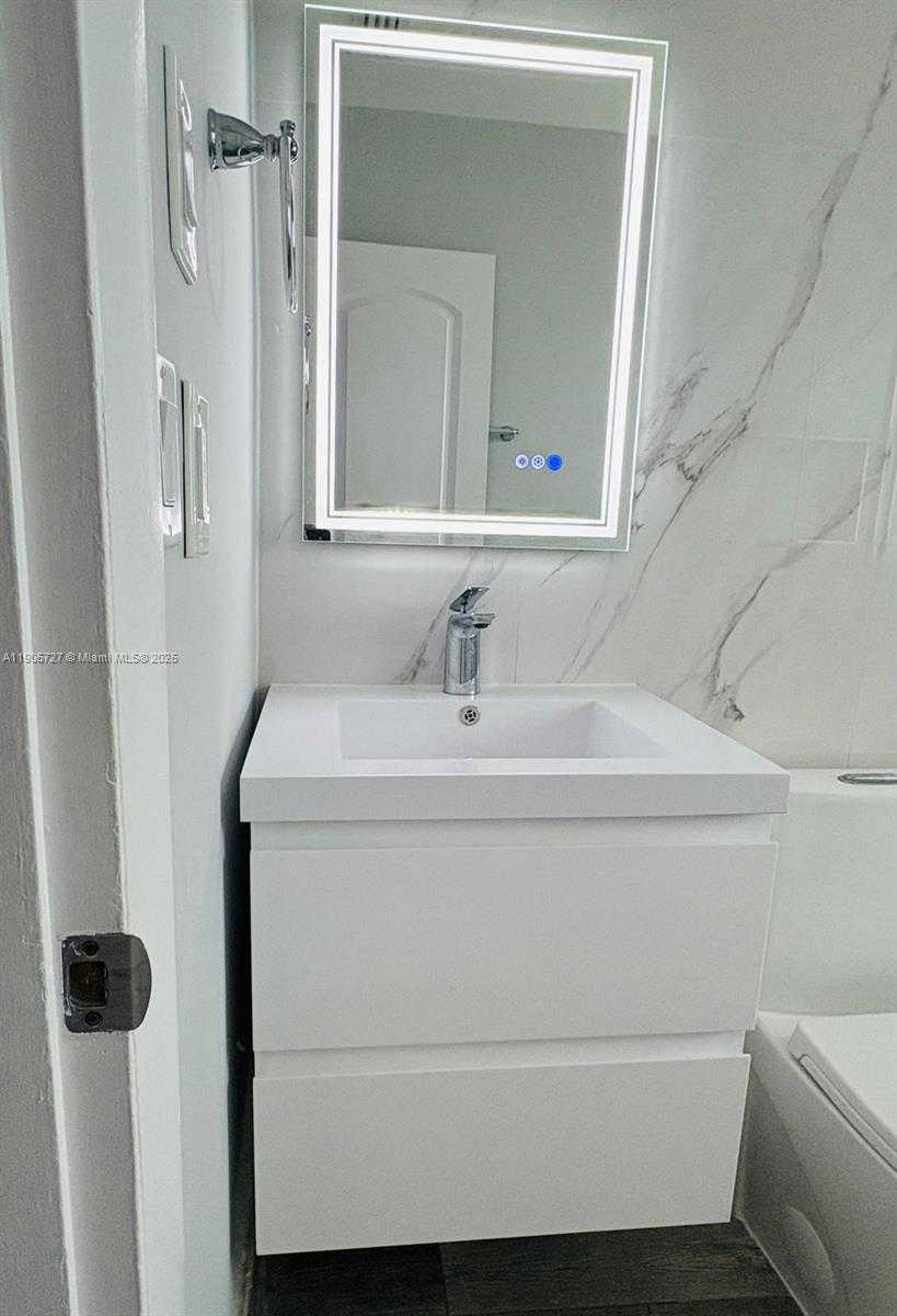 Small Image of 4384 NORTH WEST 202ND ST, Miami Gardens Number 11