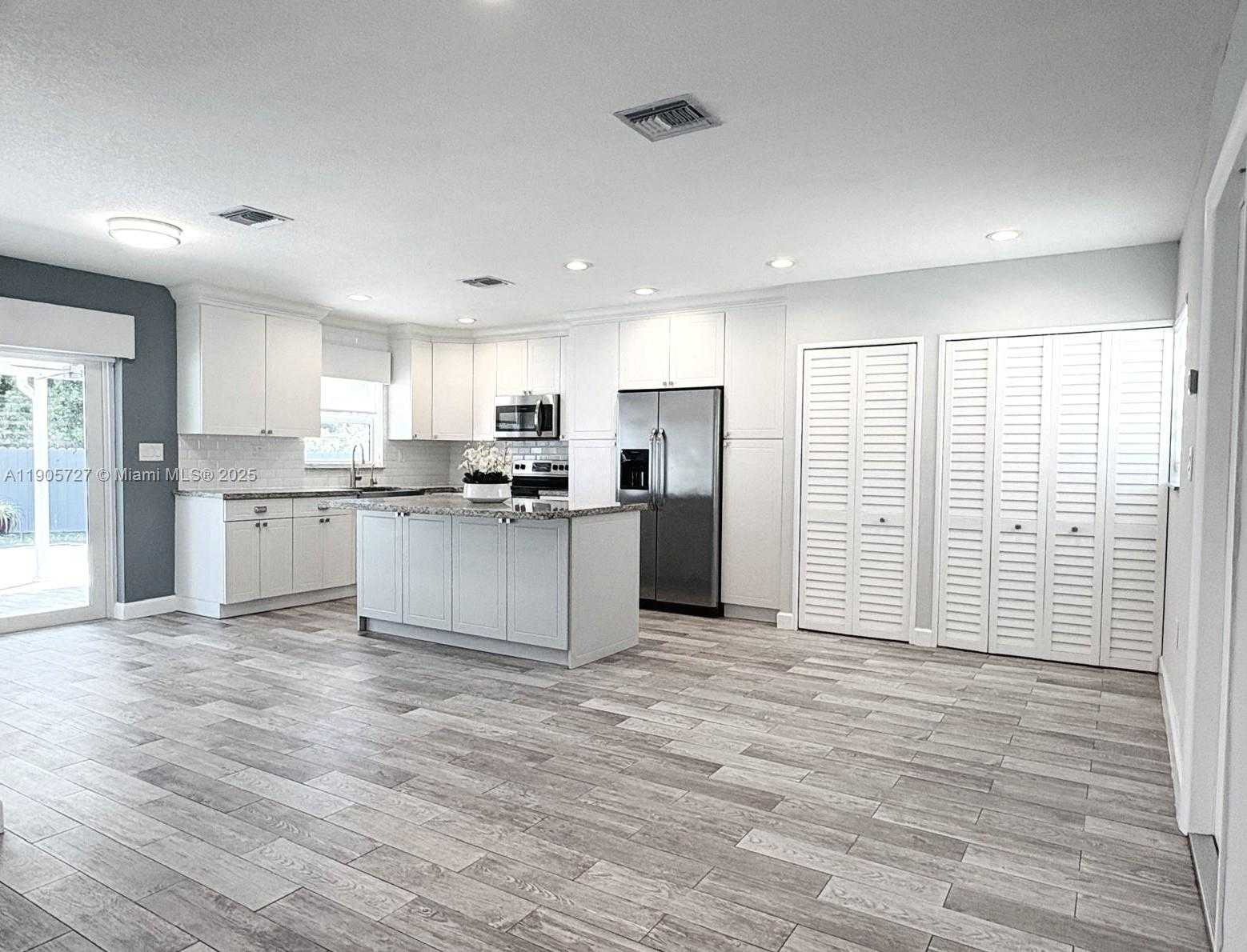 Small Image of 4384 NORTH WEST 202ND ST, Miami Gardens Number 3