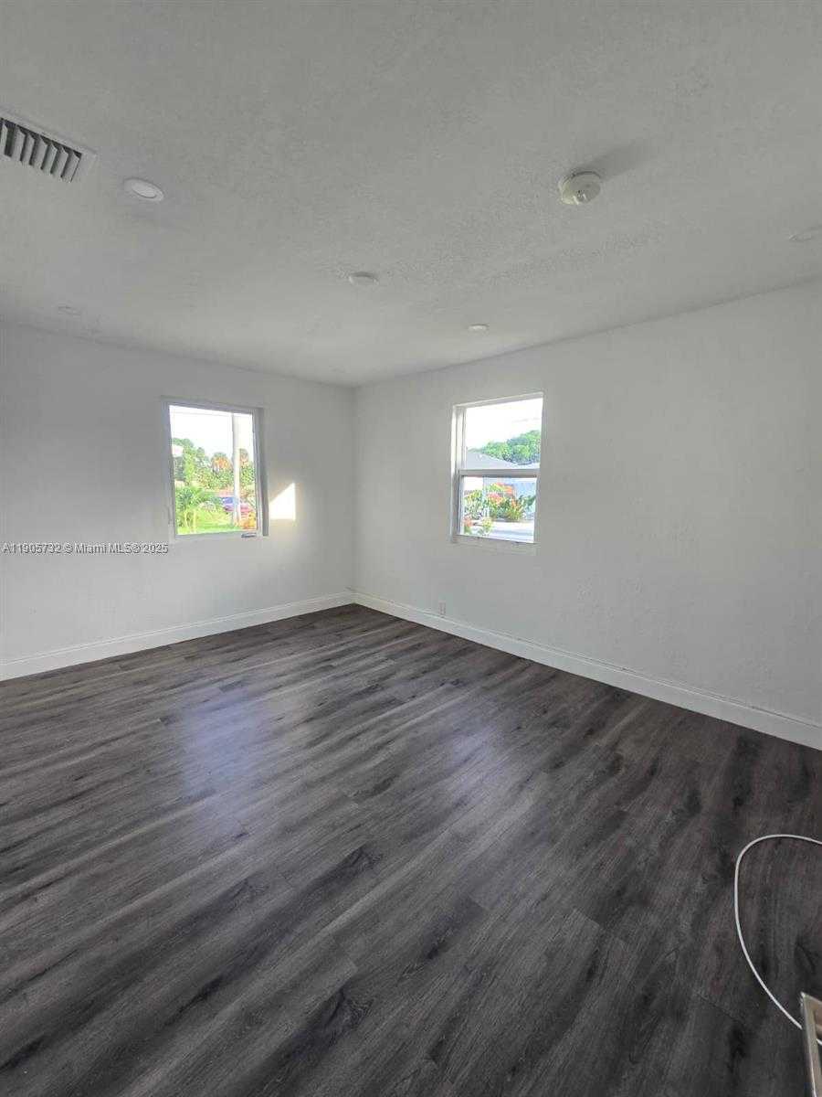 Small Image of 719 21ST ST, West Palm Beach Number 4