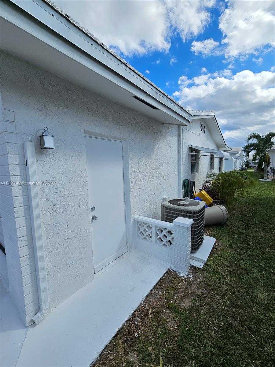 Small Image of 2300 SOUTH WEST 19TH AVE, Boynton Beach Number 23