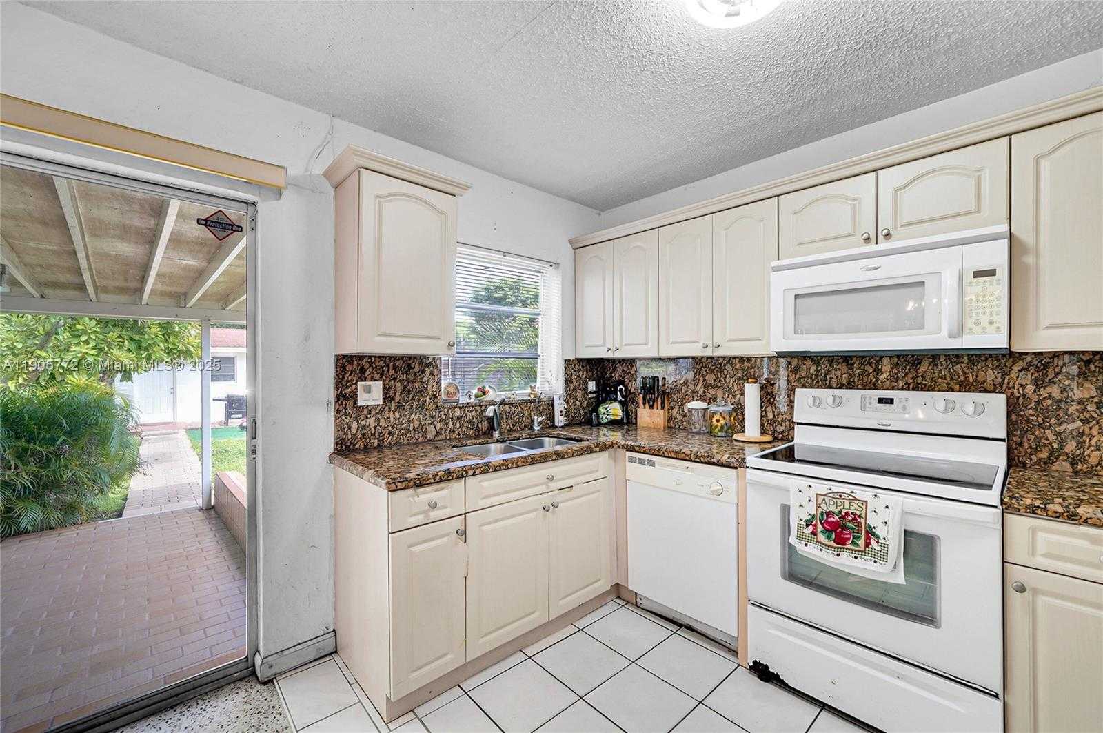 Small Image of 671 EAST 53RD ST, Hialeah Number 13