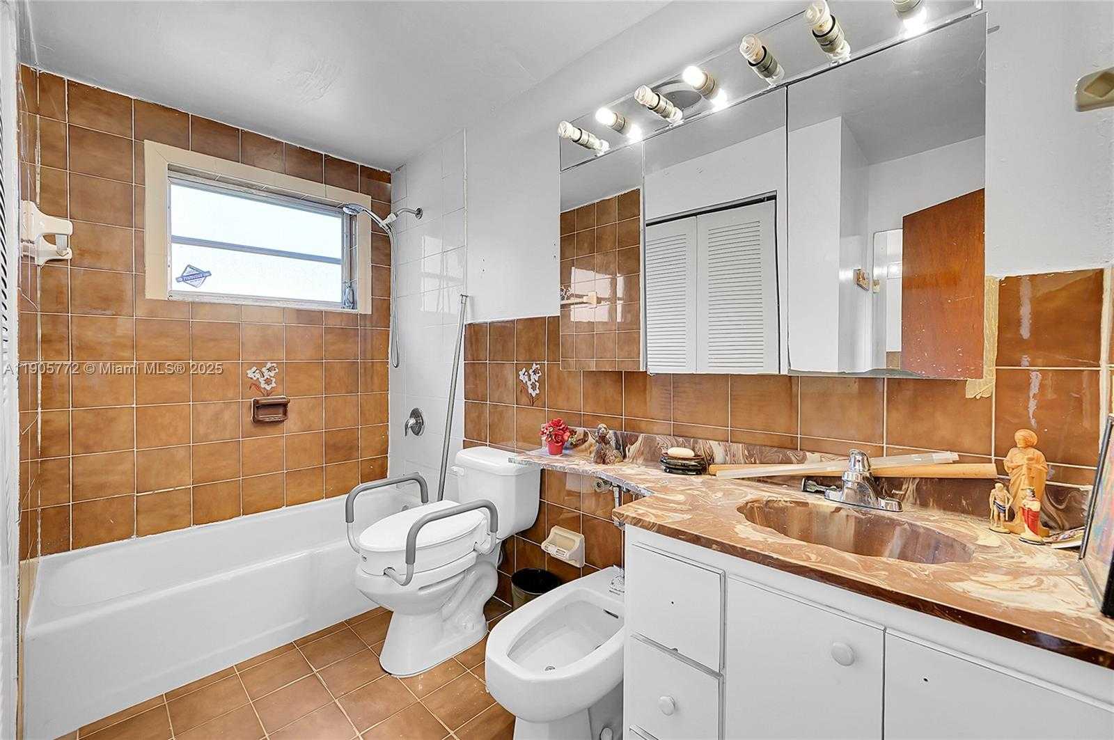 Small Image of 671 EAST 53RD ST, Hialeah Number 24