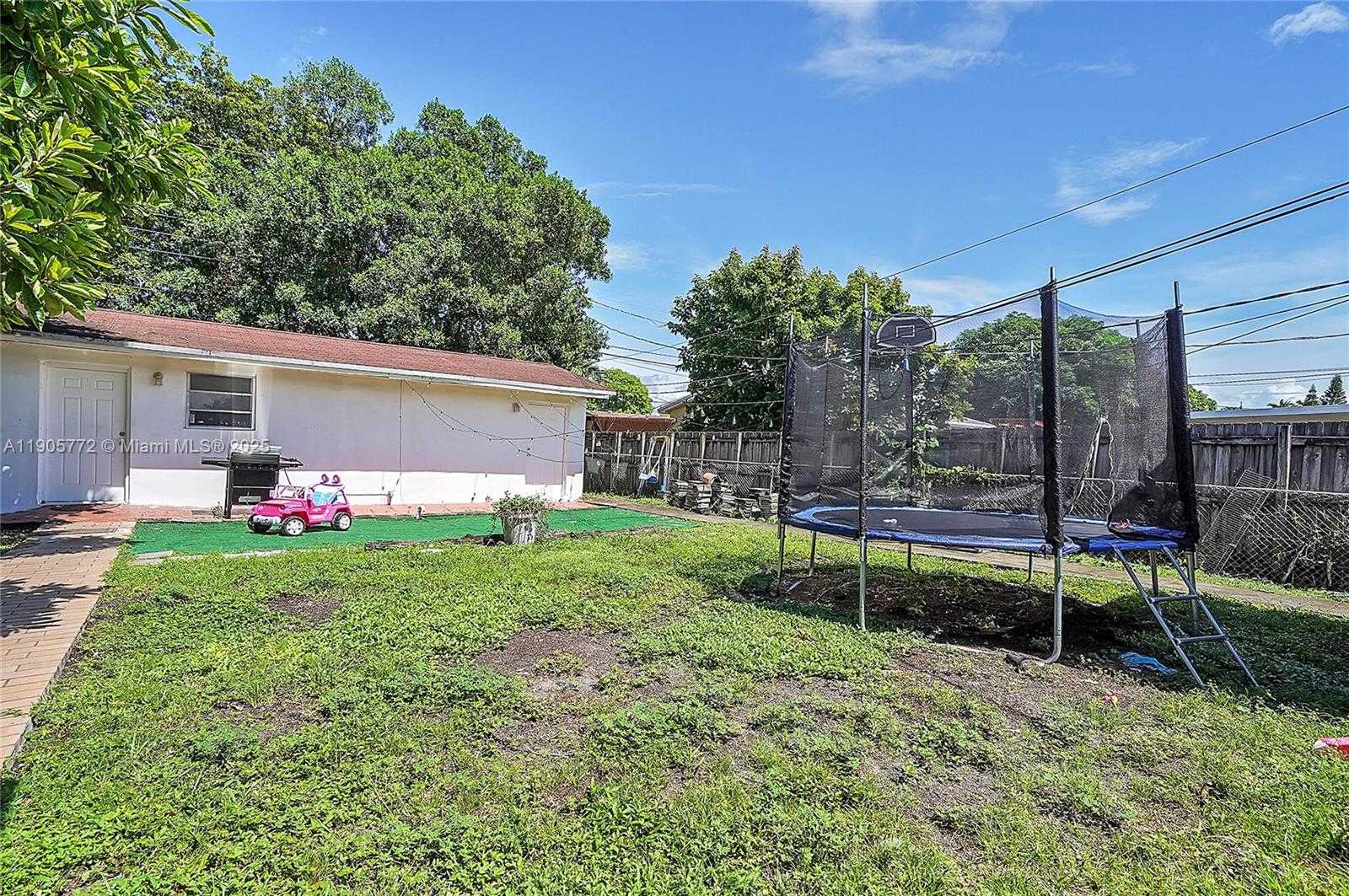 Small Image of 671 EAST 53RD ST, Hialeah Number 27