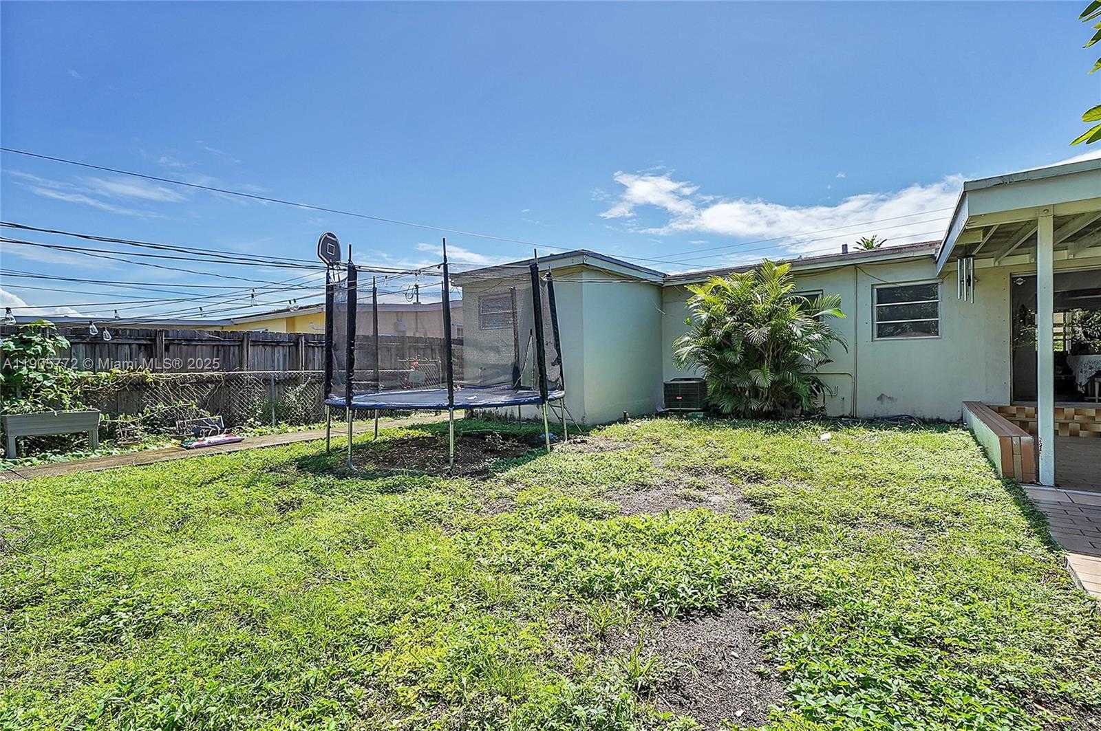 Small Image of 671 EAST 53RD ST, Hialeah Number 30