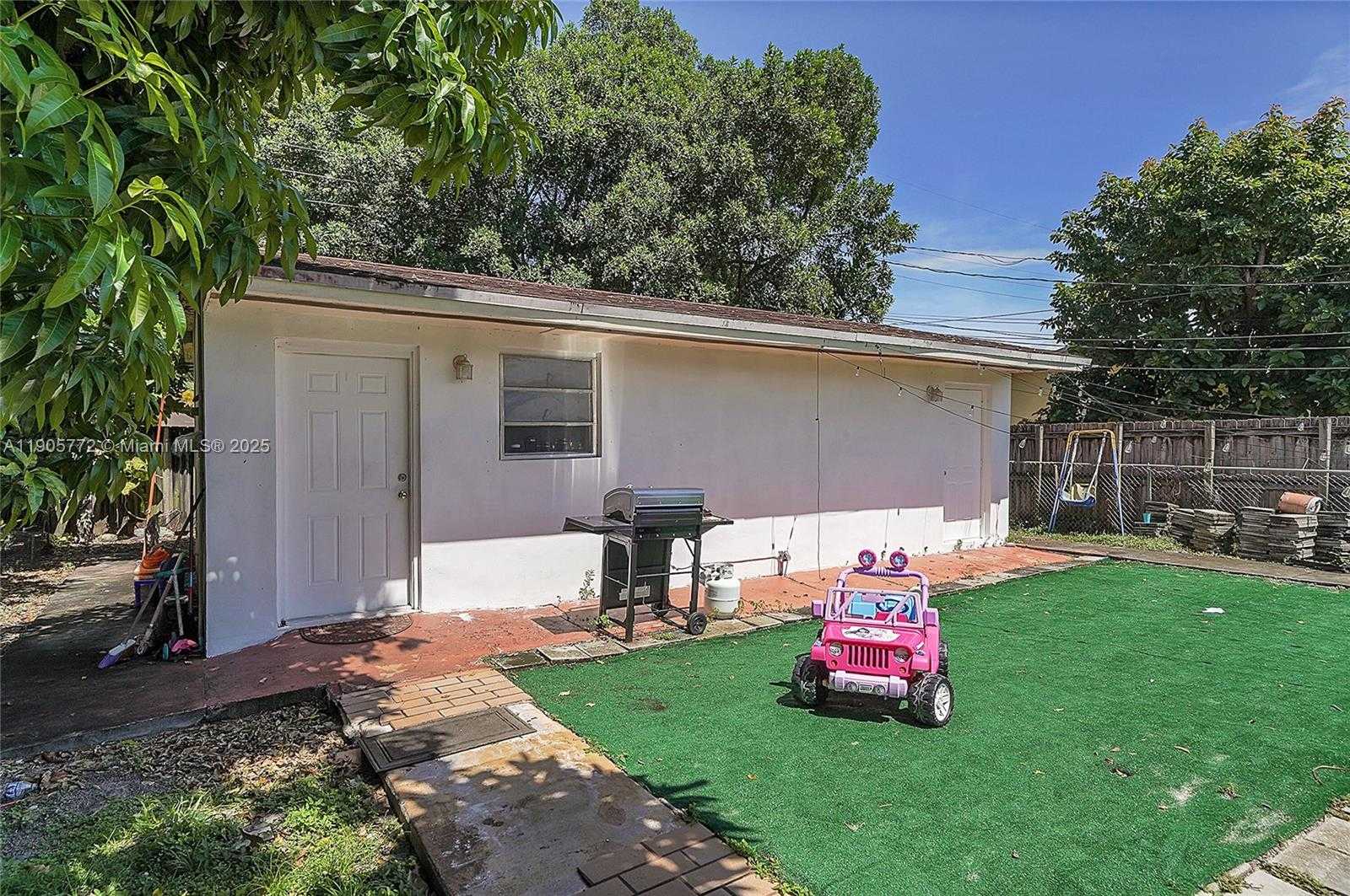 Small Image of 671 EAST 53RD ST, Hialeah Number 31