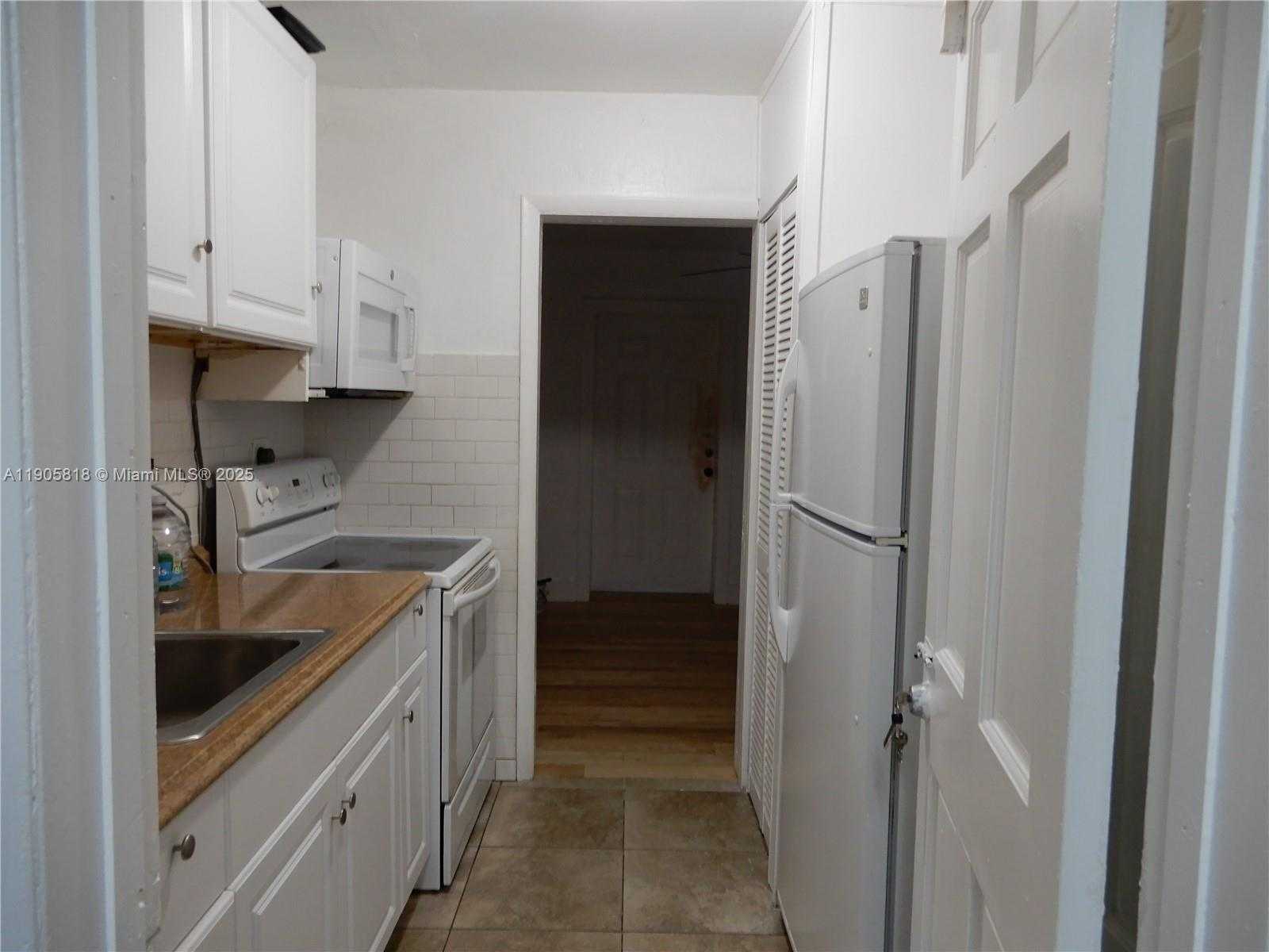 Small Image of 19901 SOUTH WEST 92ND AVE, Cutler Bay Number 14