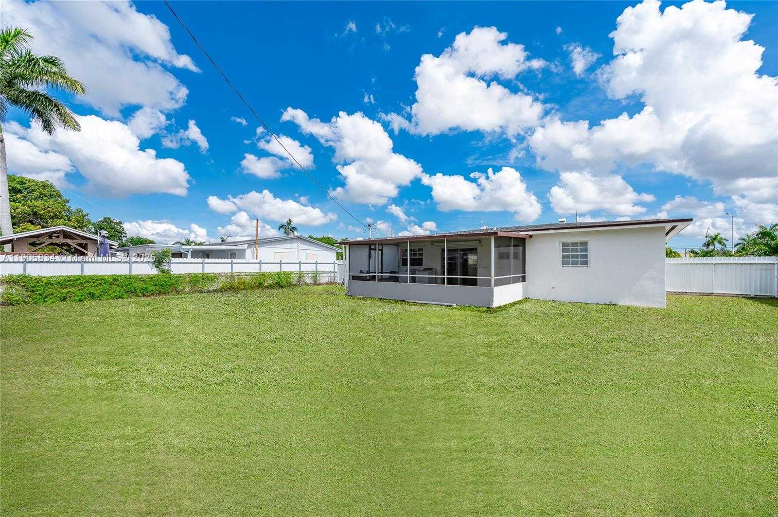 Small Image of 5420 NORTH WEST 182ND ST, Miami Gardens Number 11