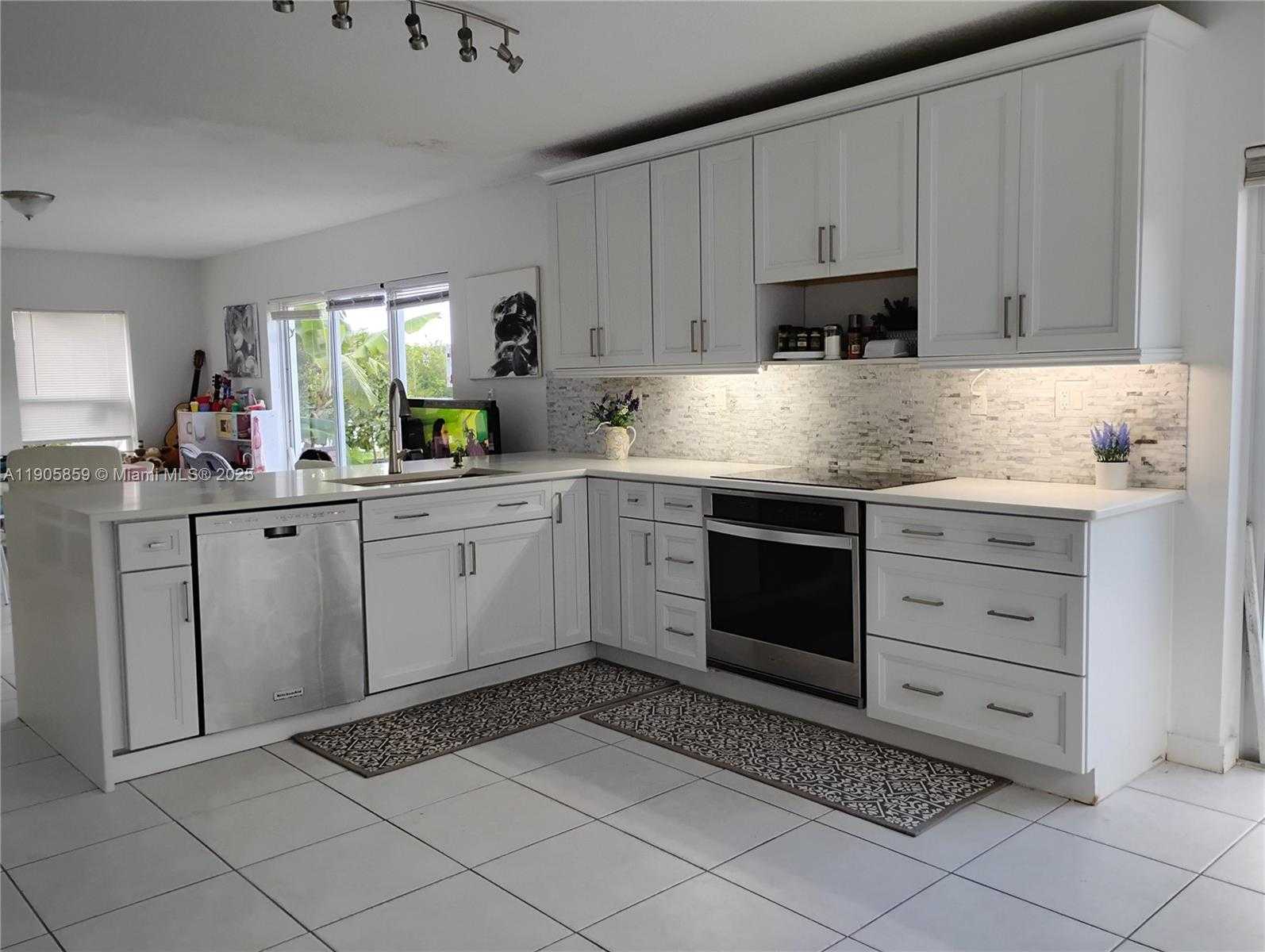 Small Image of 7515 SOUTH WEST 164TH CT, Miami Number 8