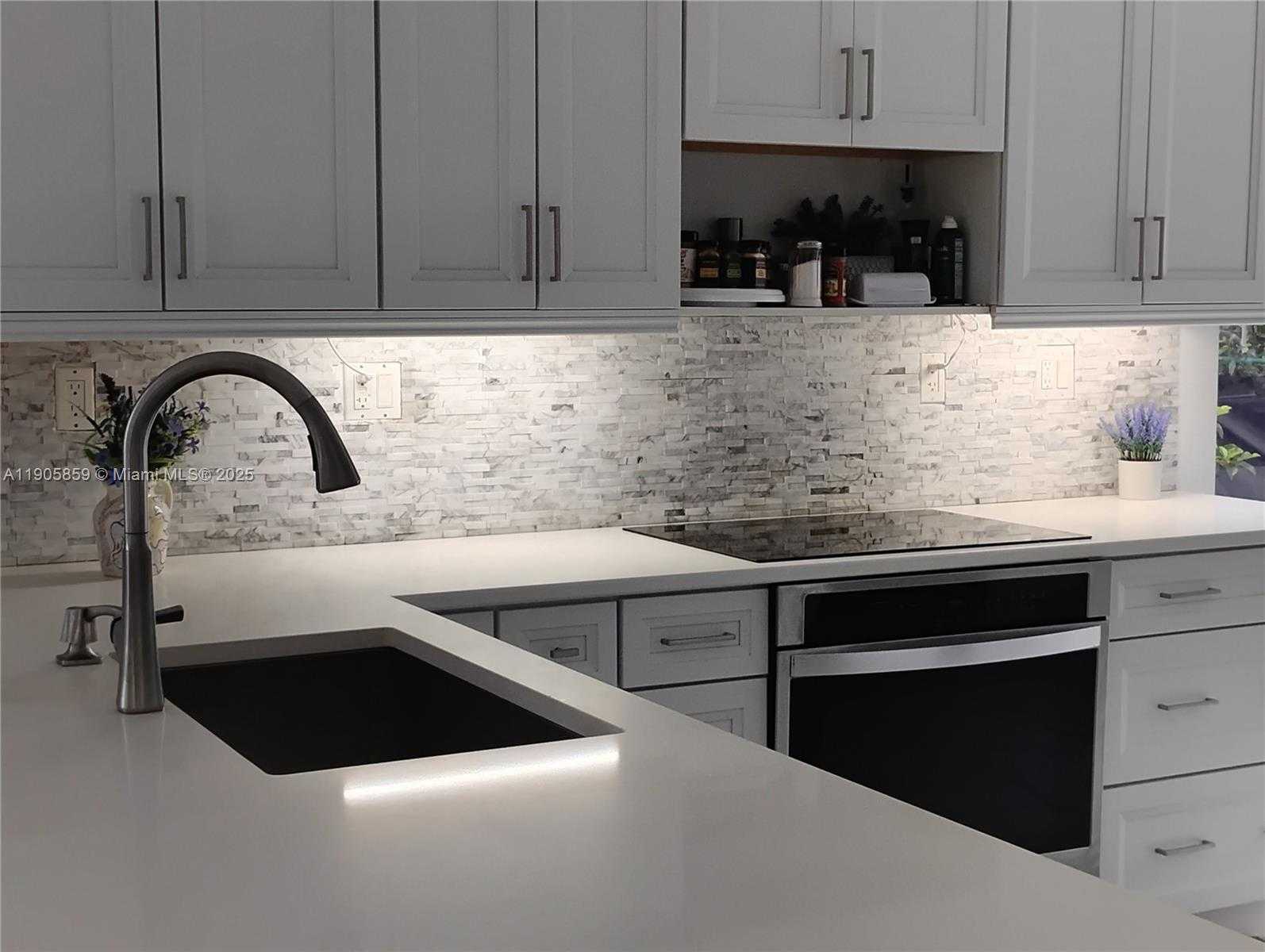 Small Image of 7515 SOUTH WEST 164TH CT, Miami Number 9