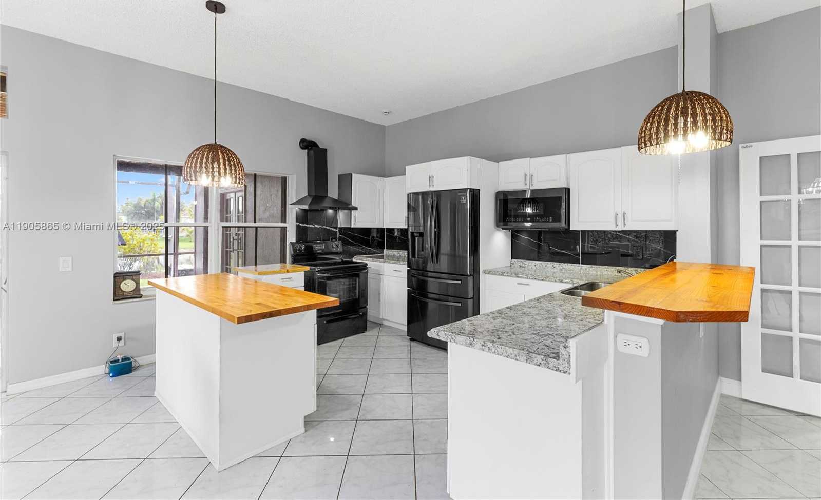 Small Image of 649 WILLOW BEND RD, Weston Number 10