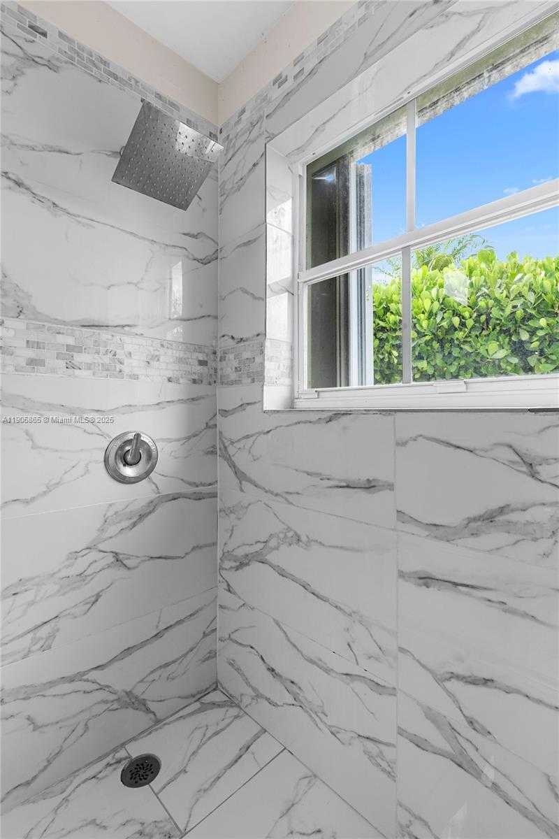 Small Image of 649 WILLOW BEND RD, Weston Number 14