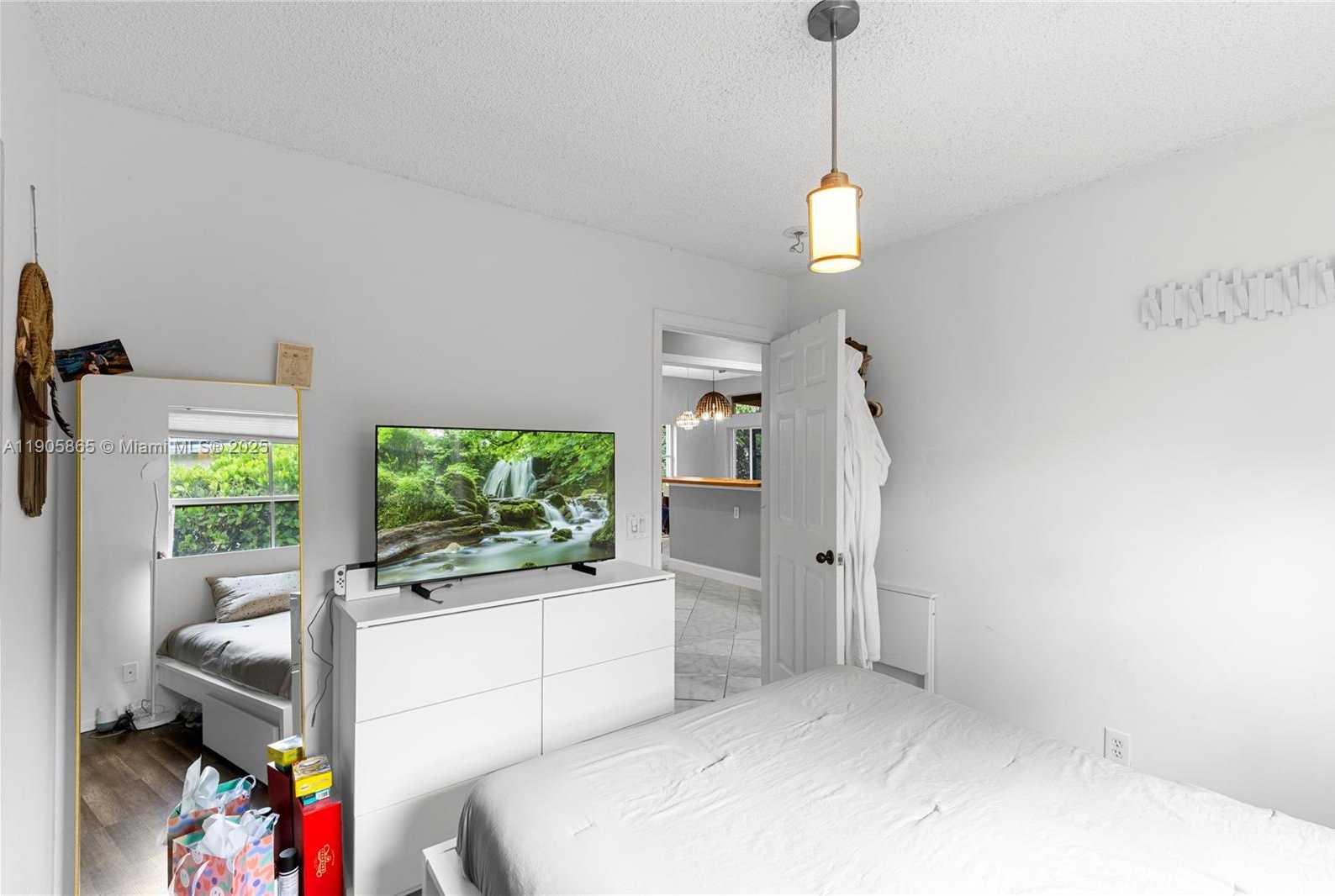 Small Image of 649 WILLOW BEND RD, Weston Number 18