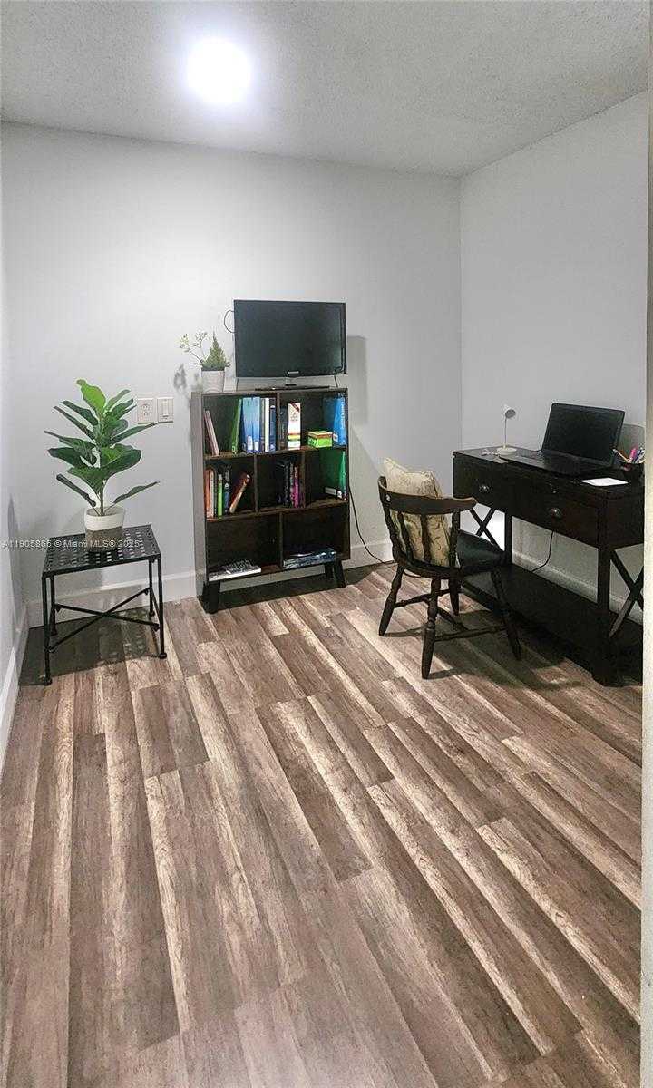 Small Image of 649 WILLOW BEND RD, Weston Number 19