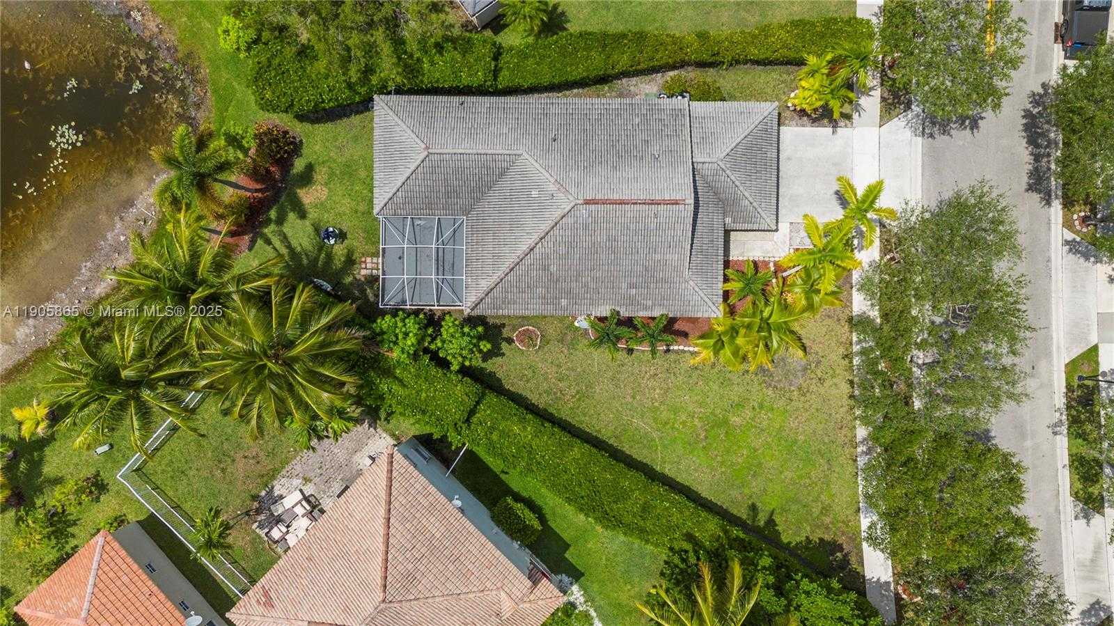 Small Image of 649 WILLOW BEND RD, Weston Number 2