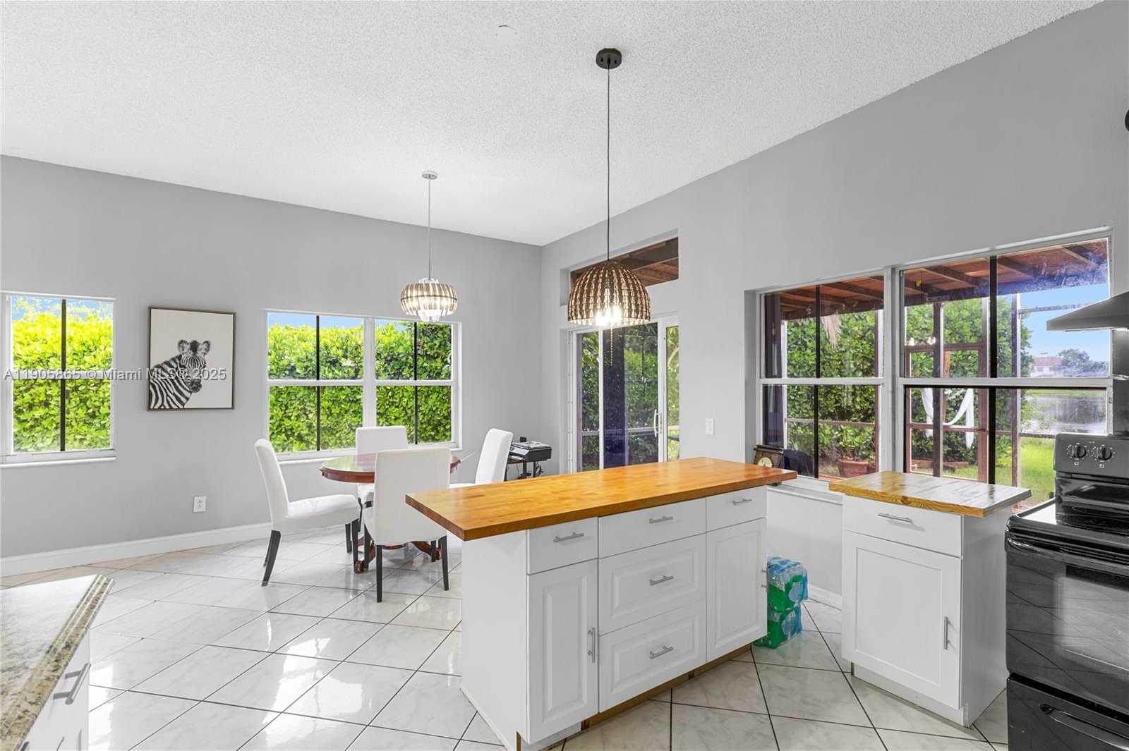 Small Image of 649 WILLOW BEND RD, Weston Number 20