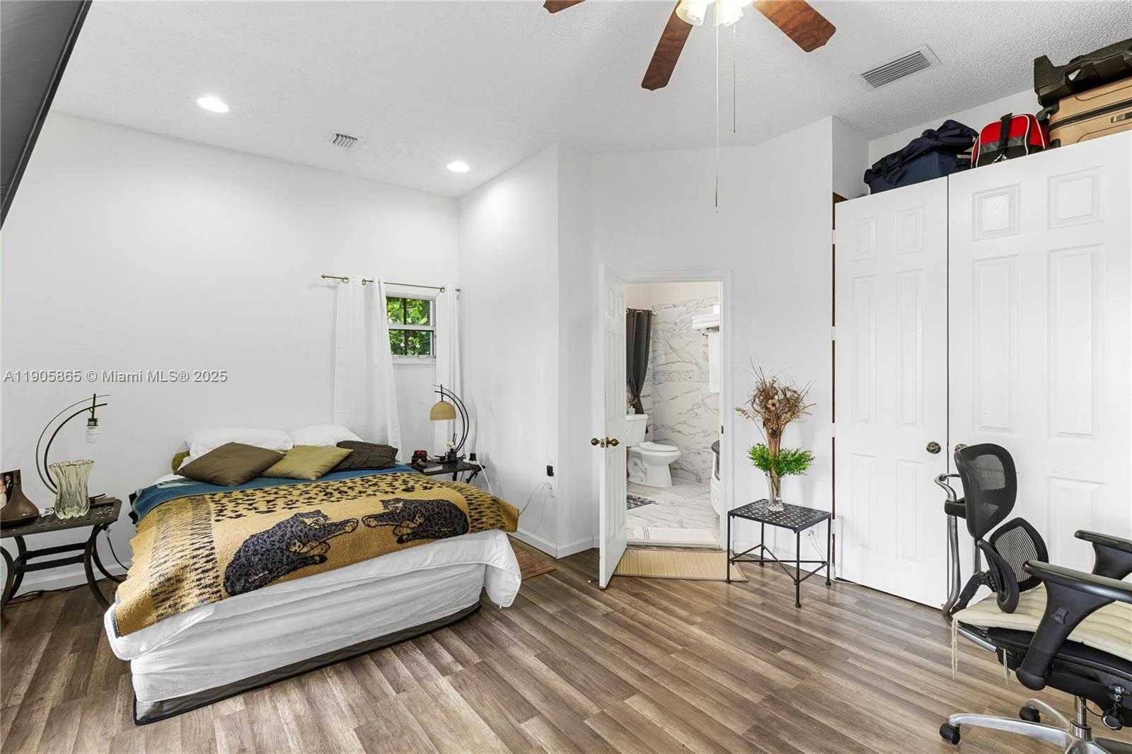 Small Image of 649 WILLOW BEND RD, Weston Number 21