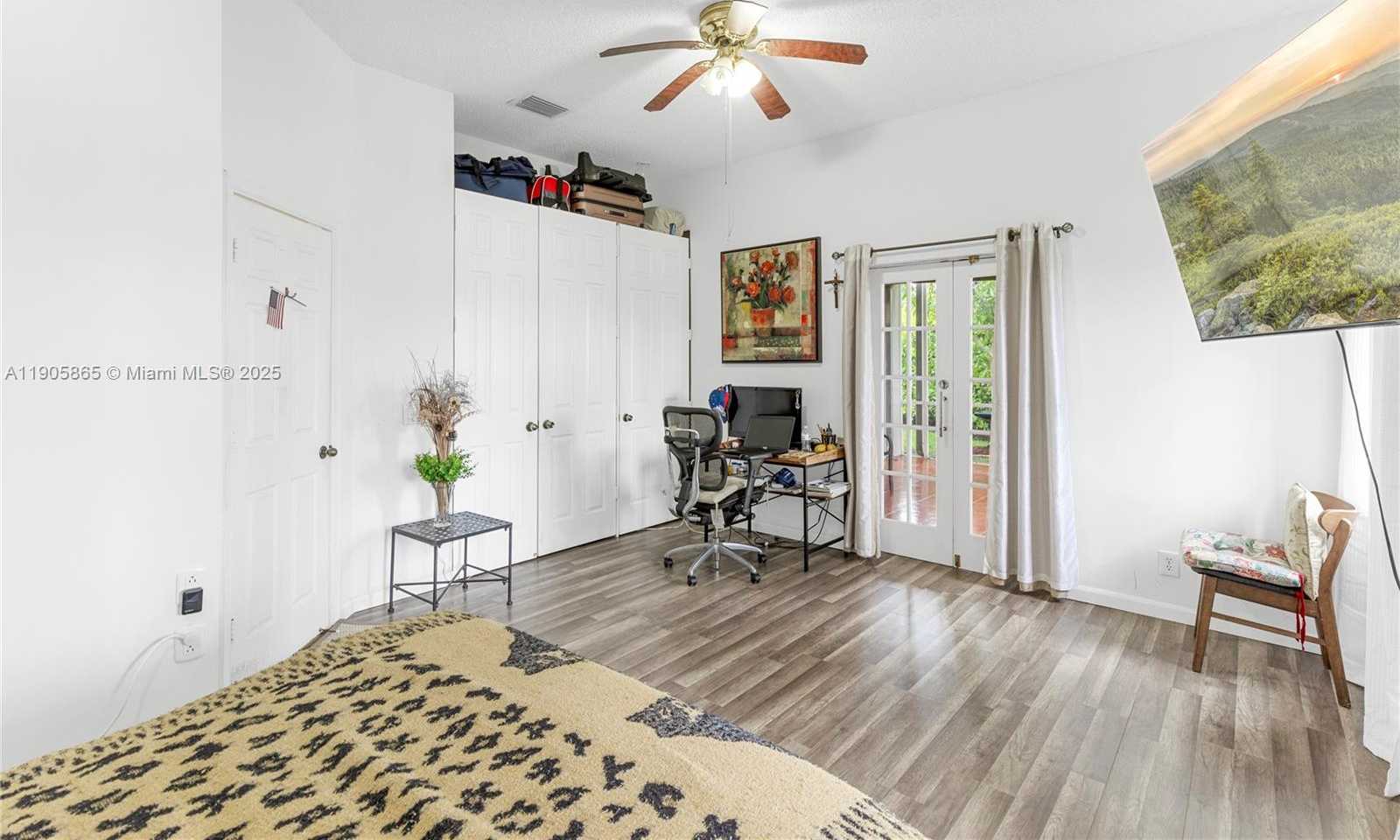 Small Image of 649 WILLOW BEND RD, Weston Number 22