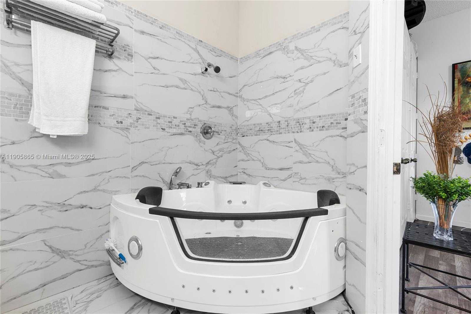 Small Image of 649 WILLOW BEND RD, Weston Number 24