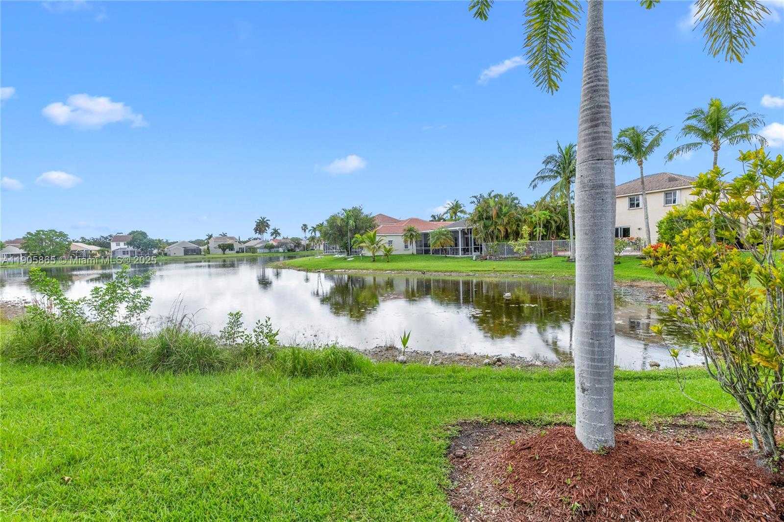 Small Image of 649 WILLOW BEND RD, Weston Number 28