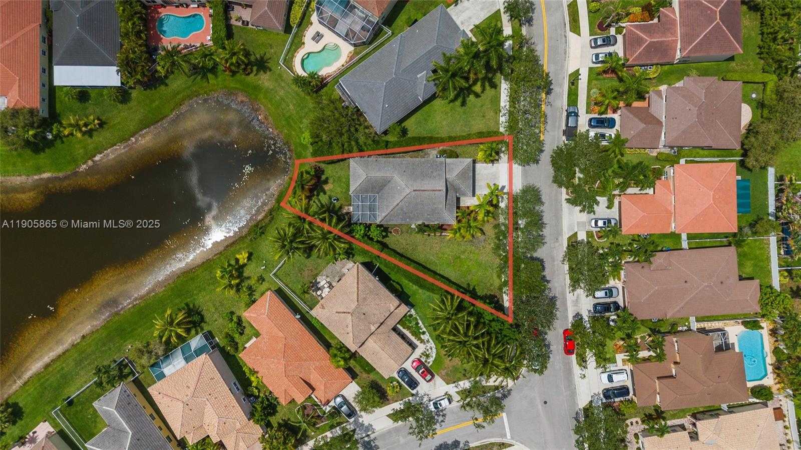 Small Image of 649 WILLOW BEND RD, Weston Number 31