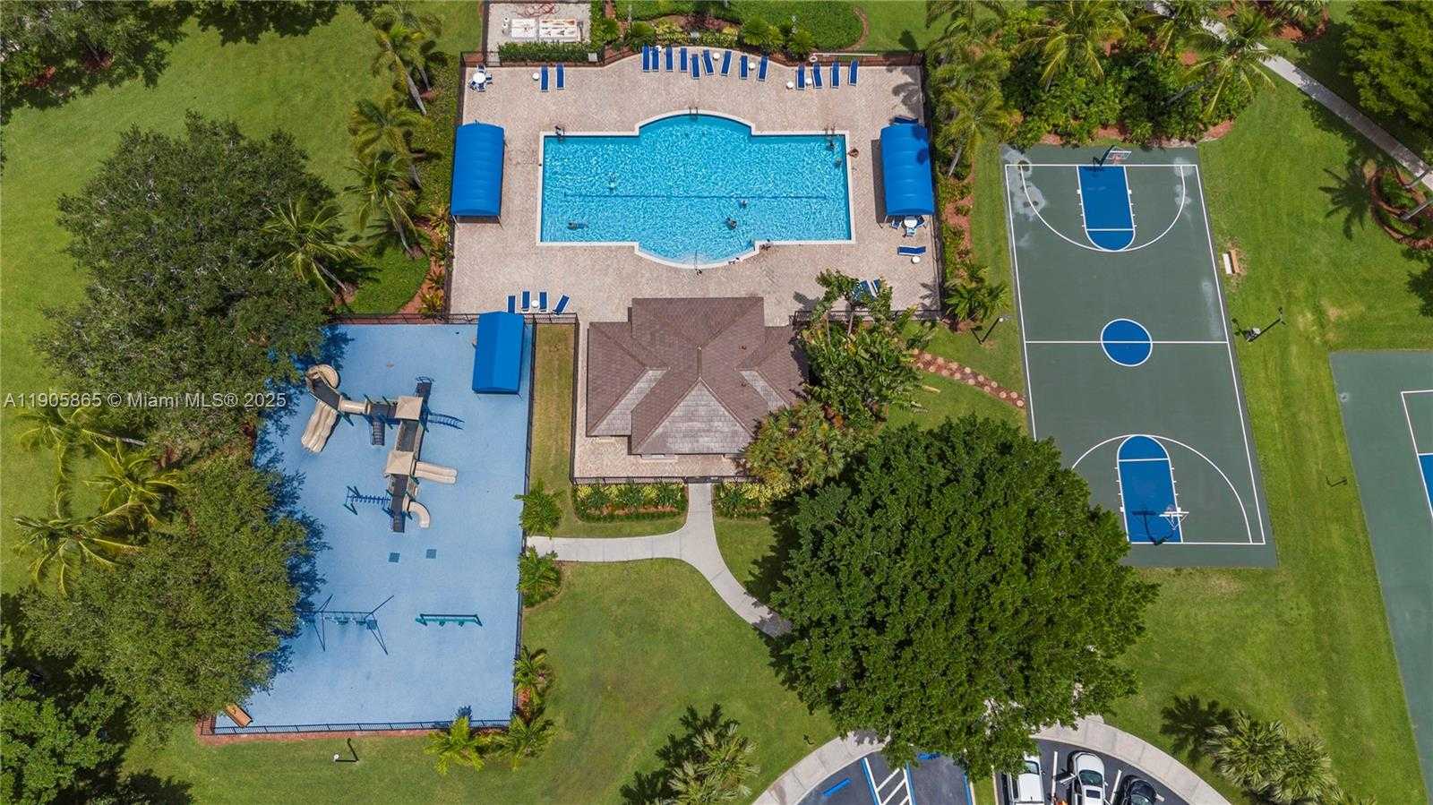 Small Image of 649 WILLOW BEND RD, Weston Number 36