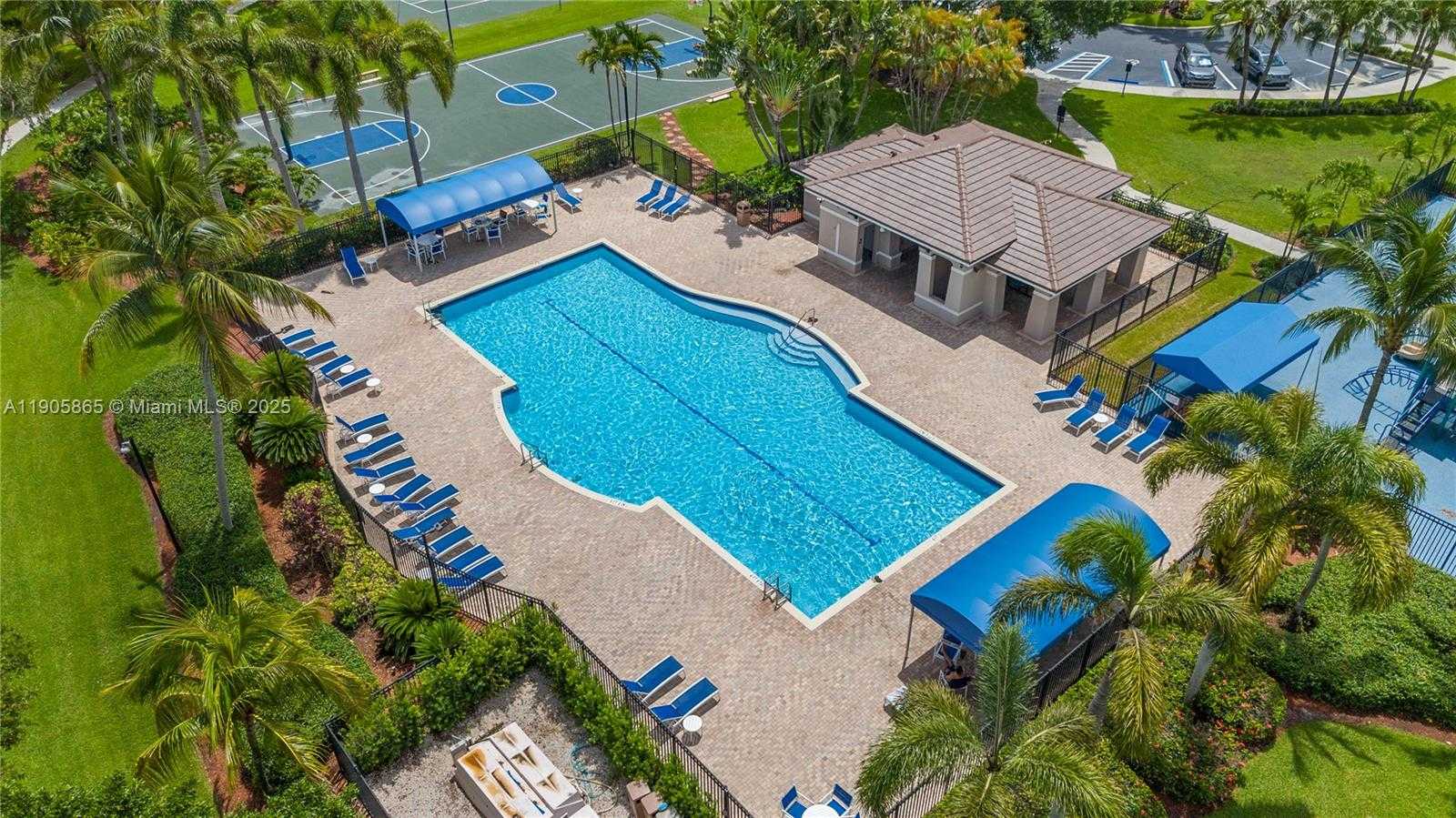 Small Image of 649 WILLOW BEND RD, Weston Number 37