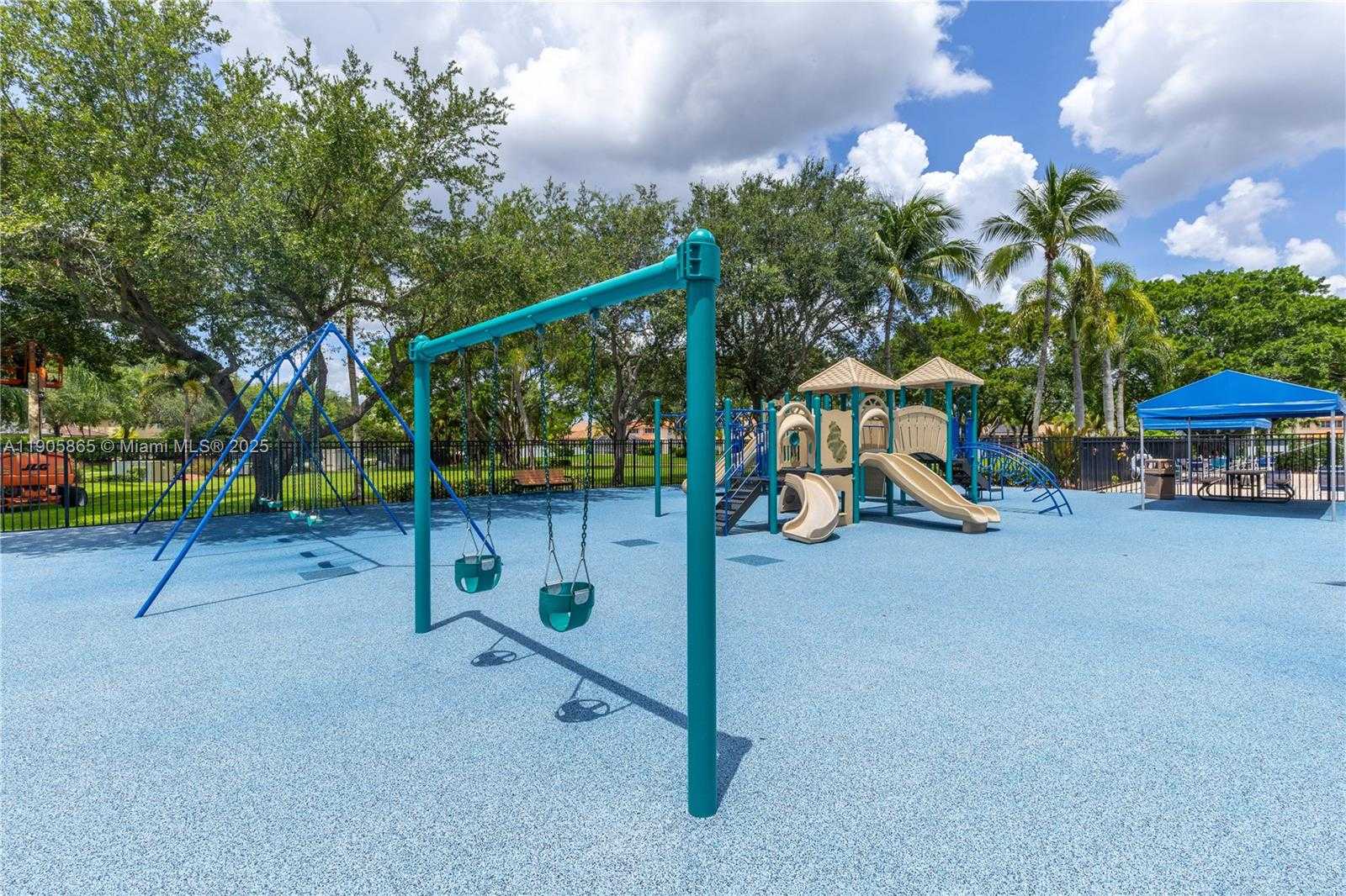 Small Image of 649 WILLOW BEND RD, Weston Number 38