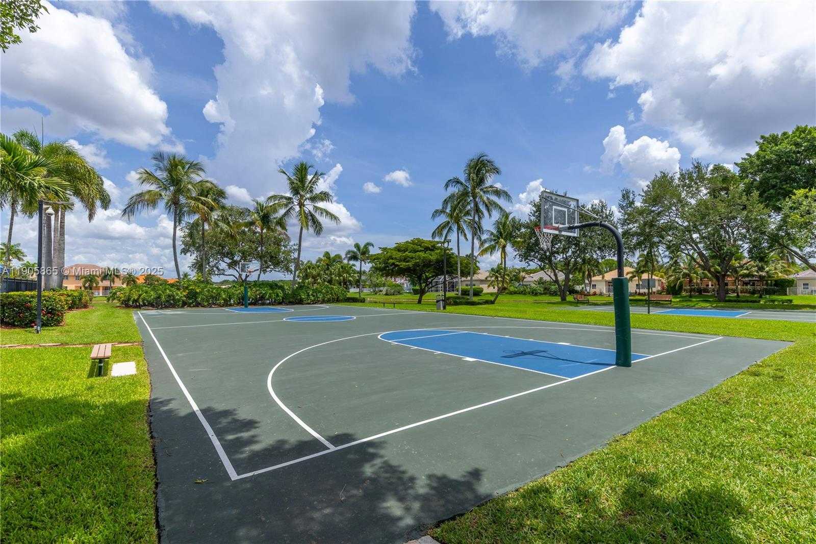 Small Image of 649 WILLOW BEND RD, Weston Number 39