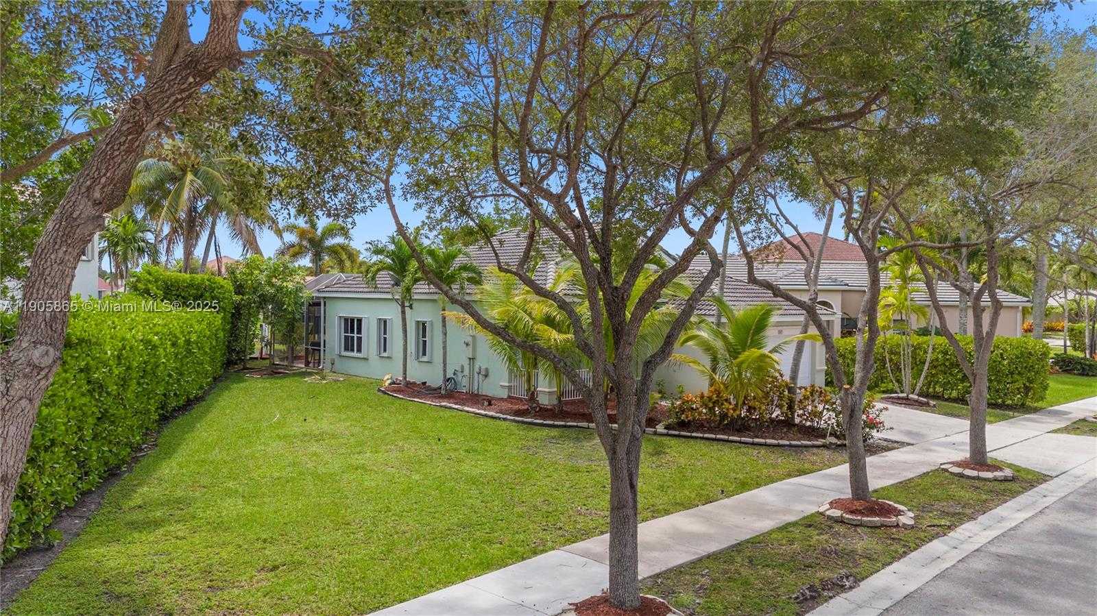 Small Image of 649 WILLOW BEND RD, Weston Number 4