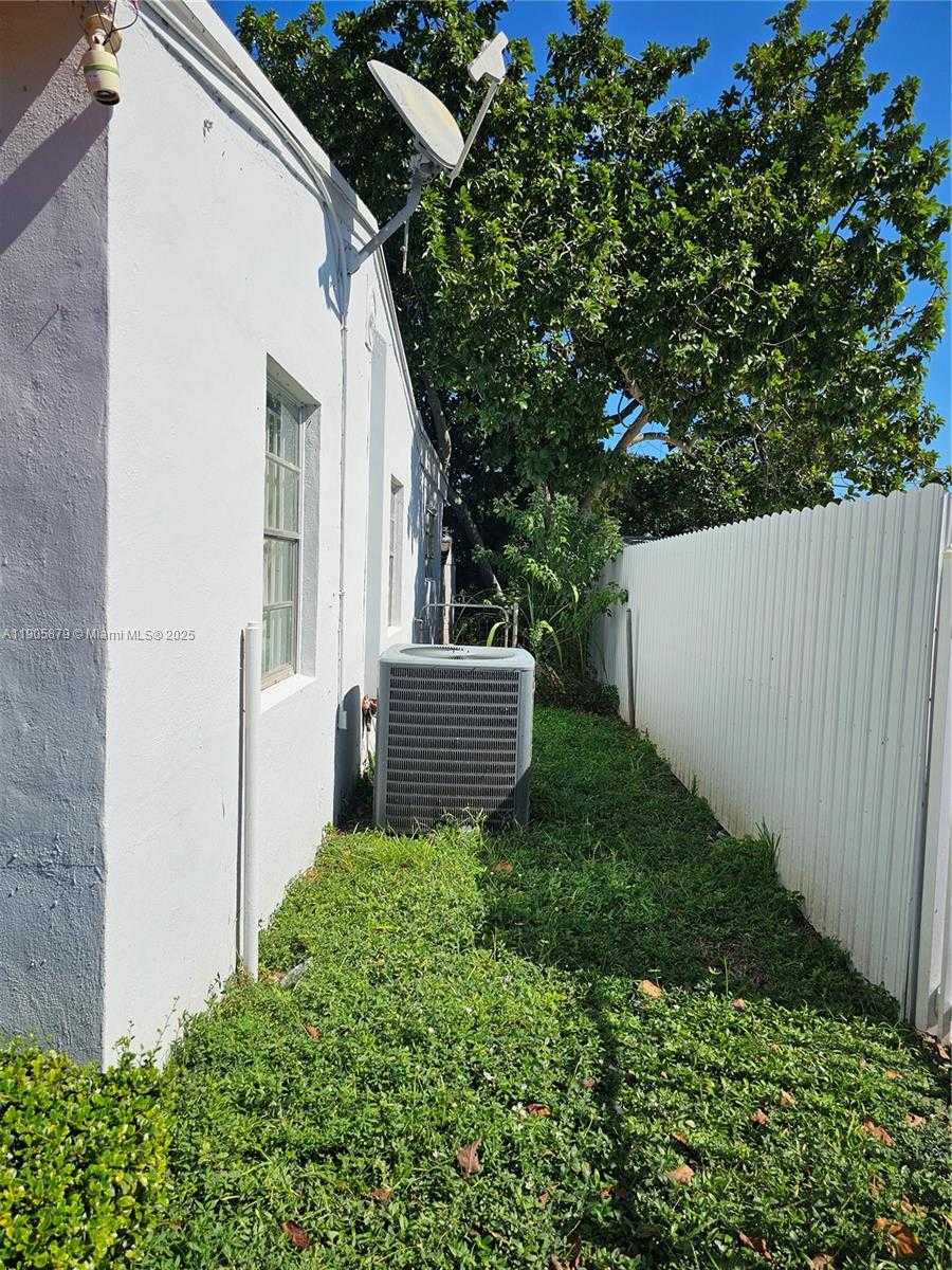 Small Image of 16145 NORTH WEST 29TH AVE, Miami Gardens Number 25