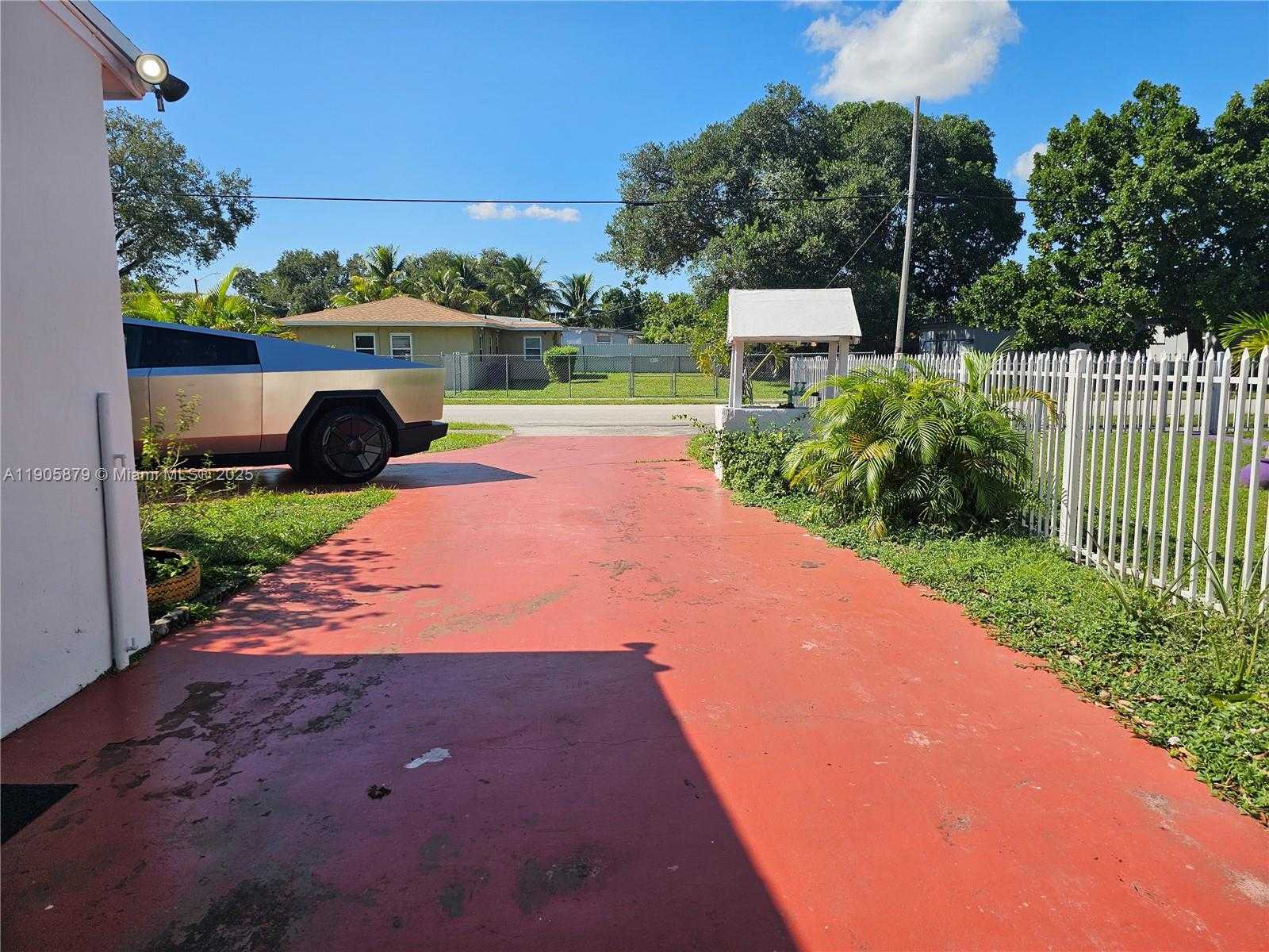 Small Image of 16145 NORTH WEST 29TH AVE, Miami Gardens Number 6