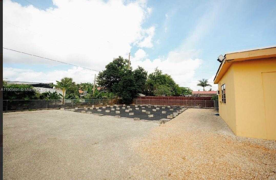 Small Image of 23550 SOUTH WEST 214TH PL, Homestead Number 21