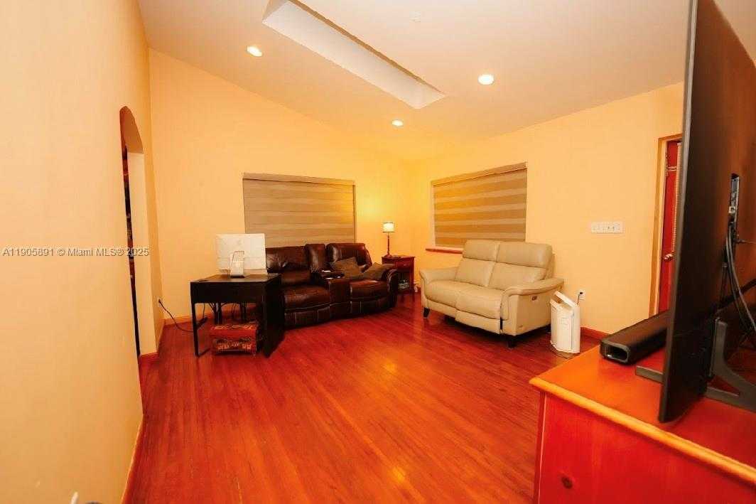 Small Image of 23550 SOUTH WEST 214TH PL, Homestead Number 5