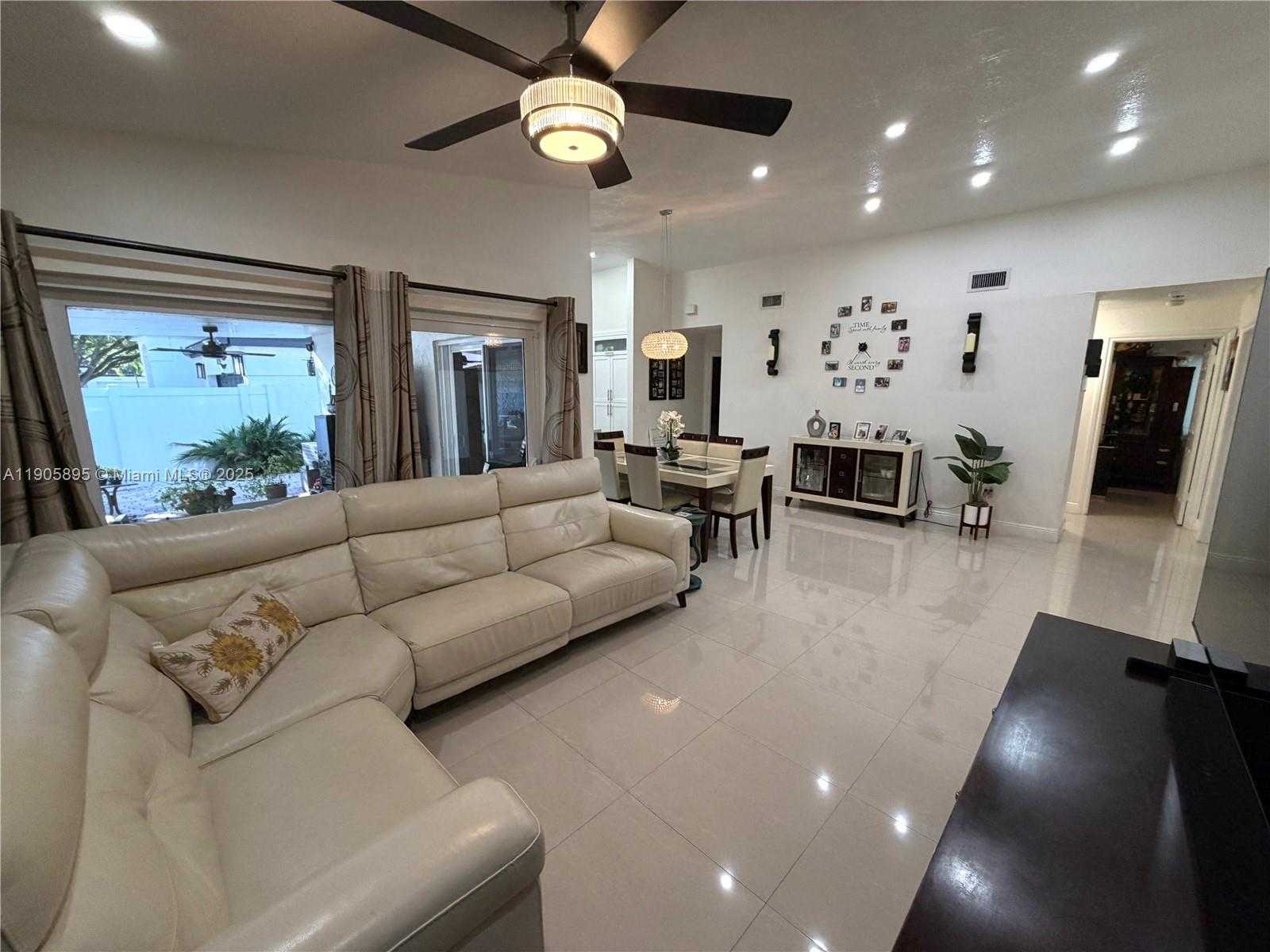 Small Image of 19804 NORTH WEST 82ND PL, Hialeah Number 11