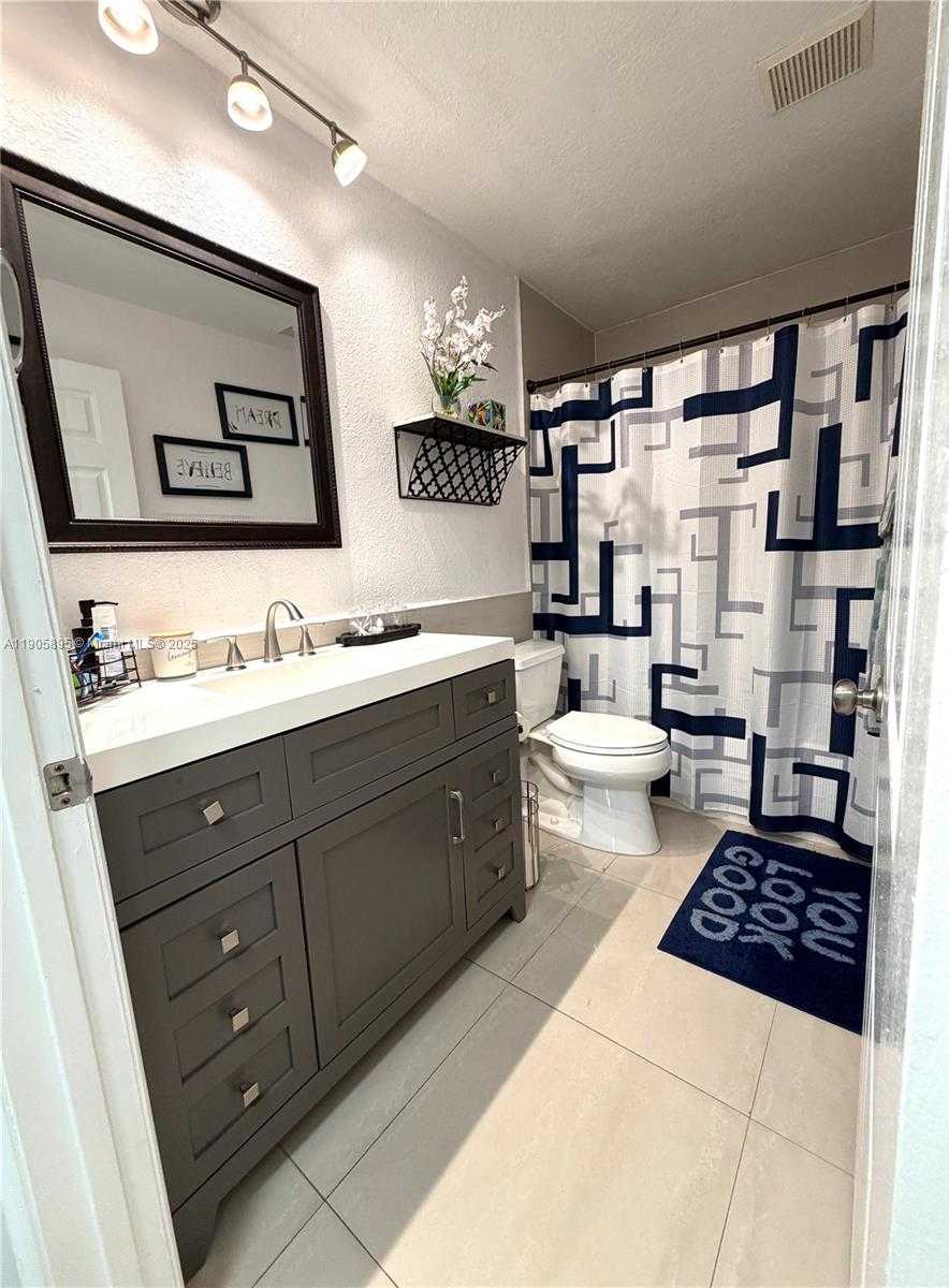 Small Image of 19804 NORTH WEST 82ND PL, Hialeah Number 16