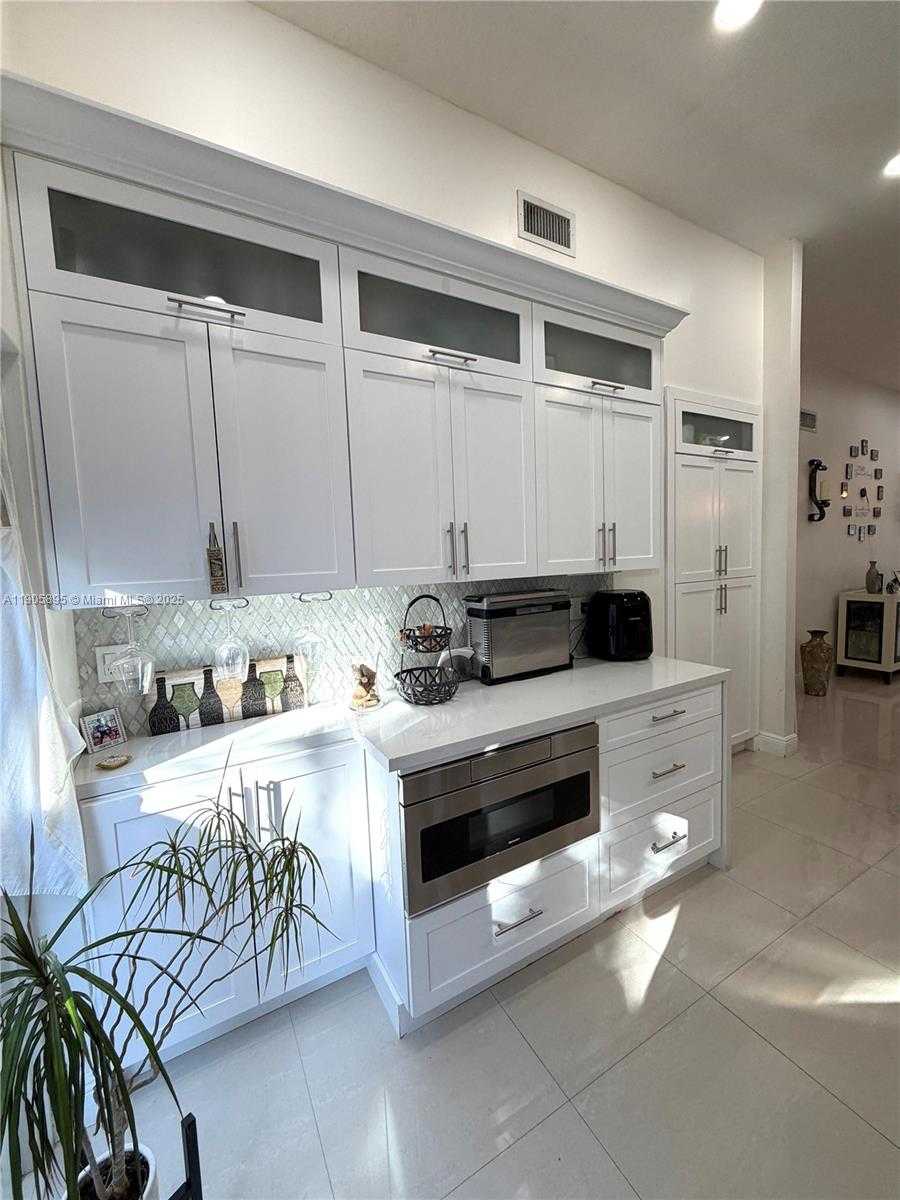 Small Image of 19804 NORTH WEST 82ND PL, Hialeah Number 23